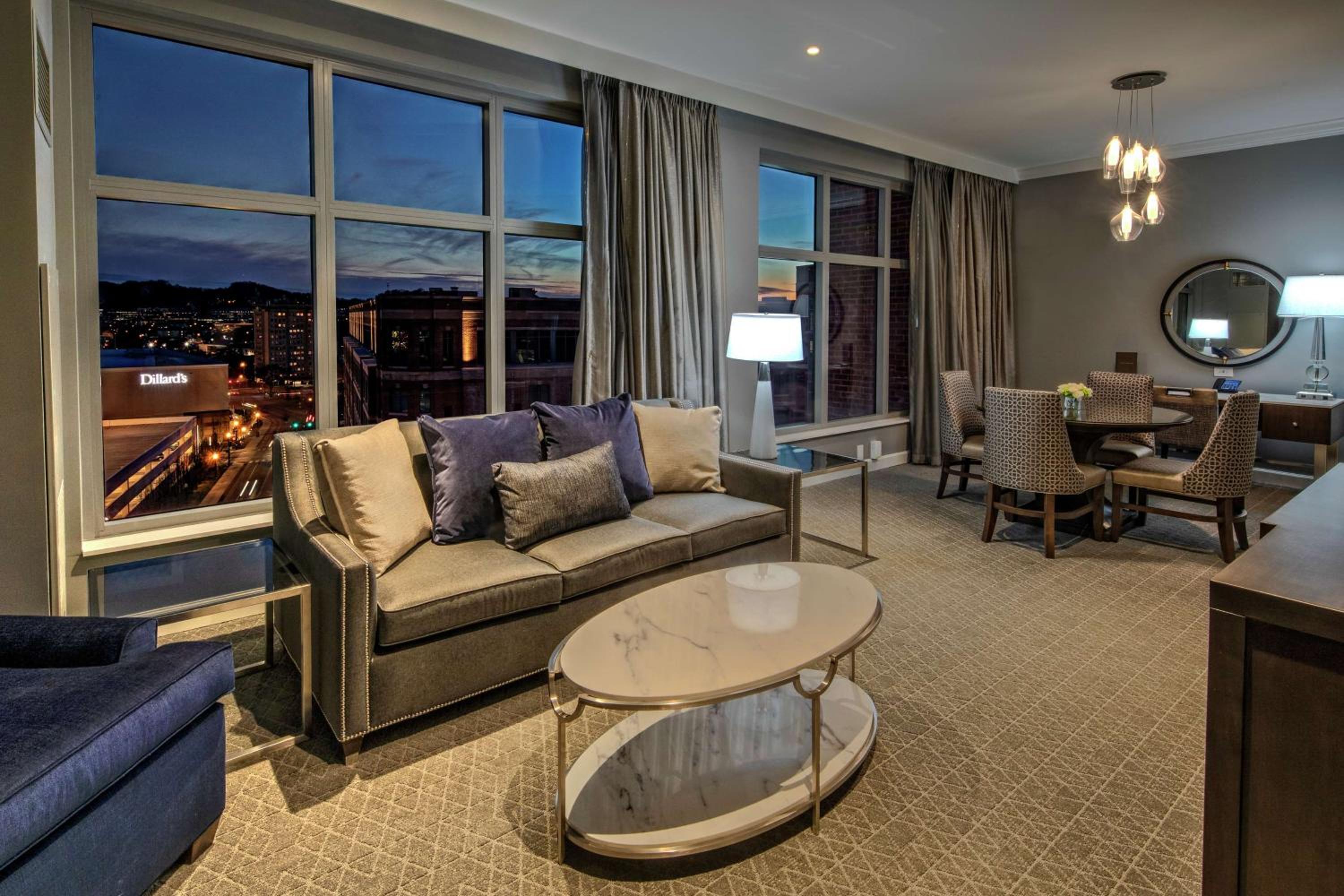One-Bedroom King Suite - Photo 5