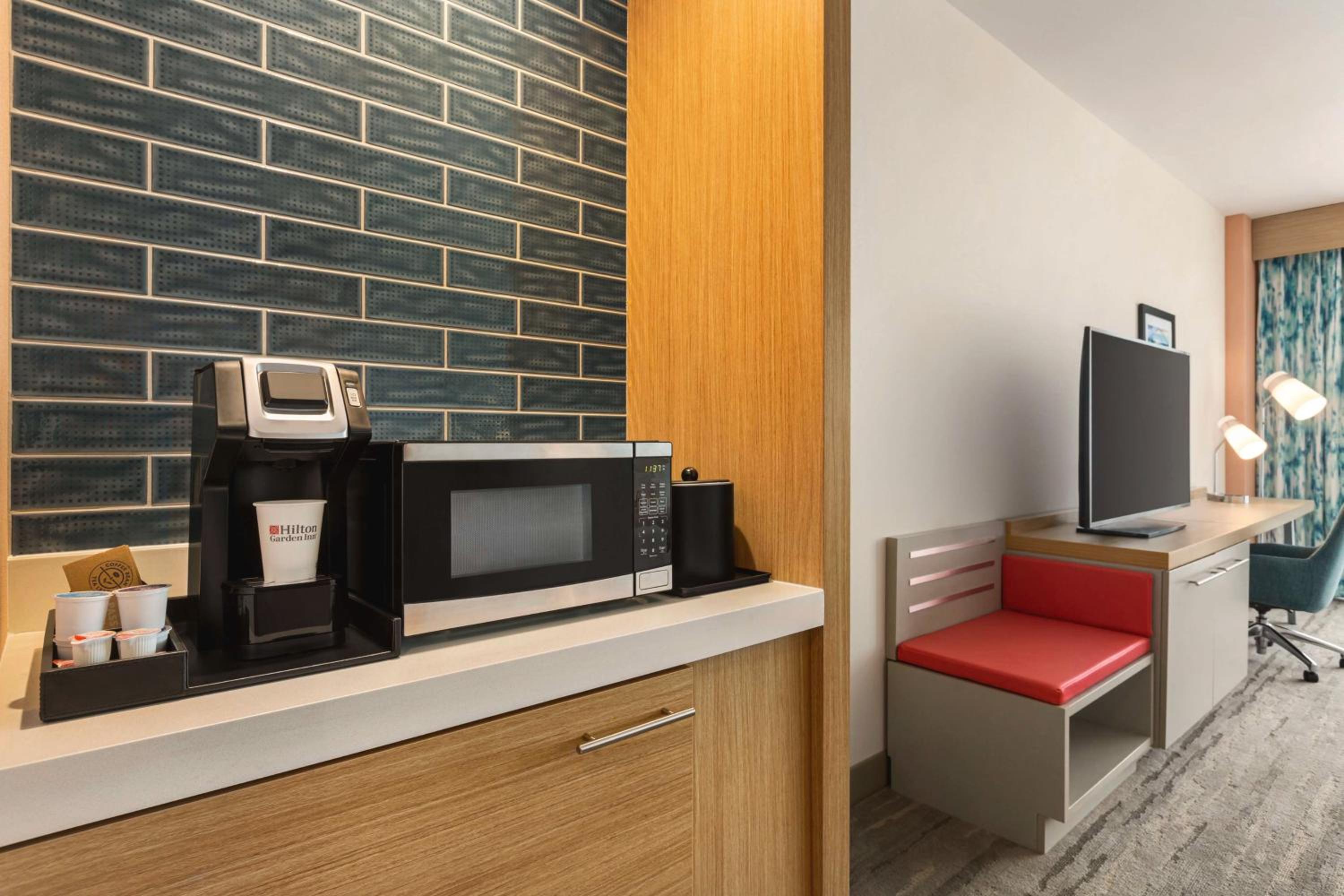 Queen Room with Two Queen Beds - Mobility and Hearing Access - Photo 5