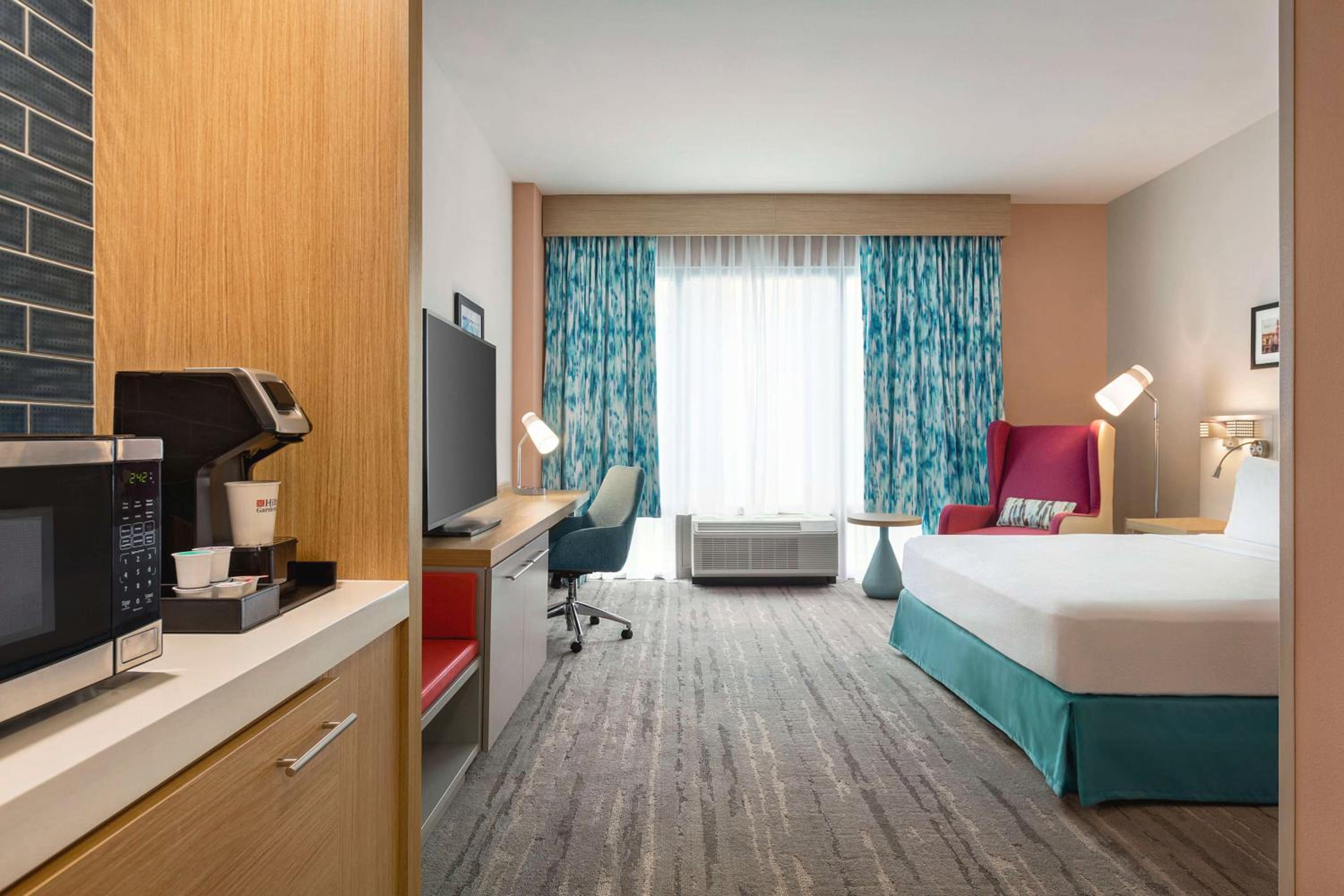 King Room with Bath Tub - Mobility Access - Photo 4
