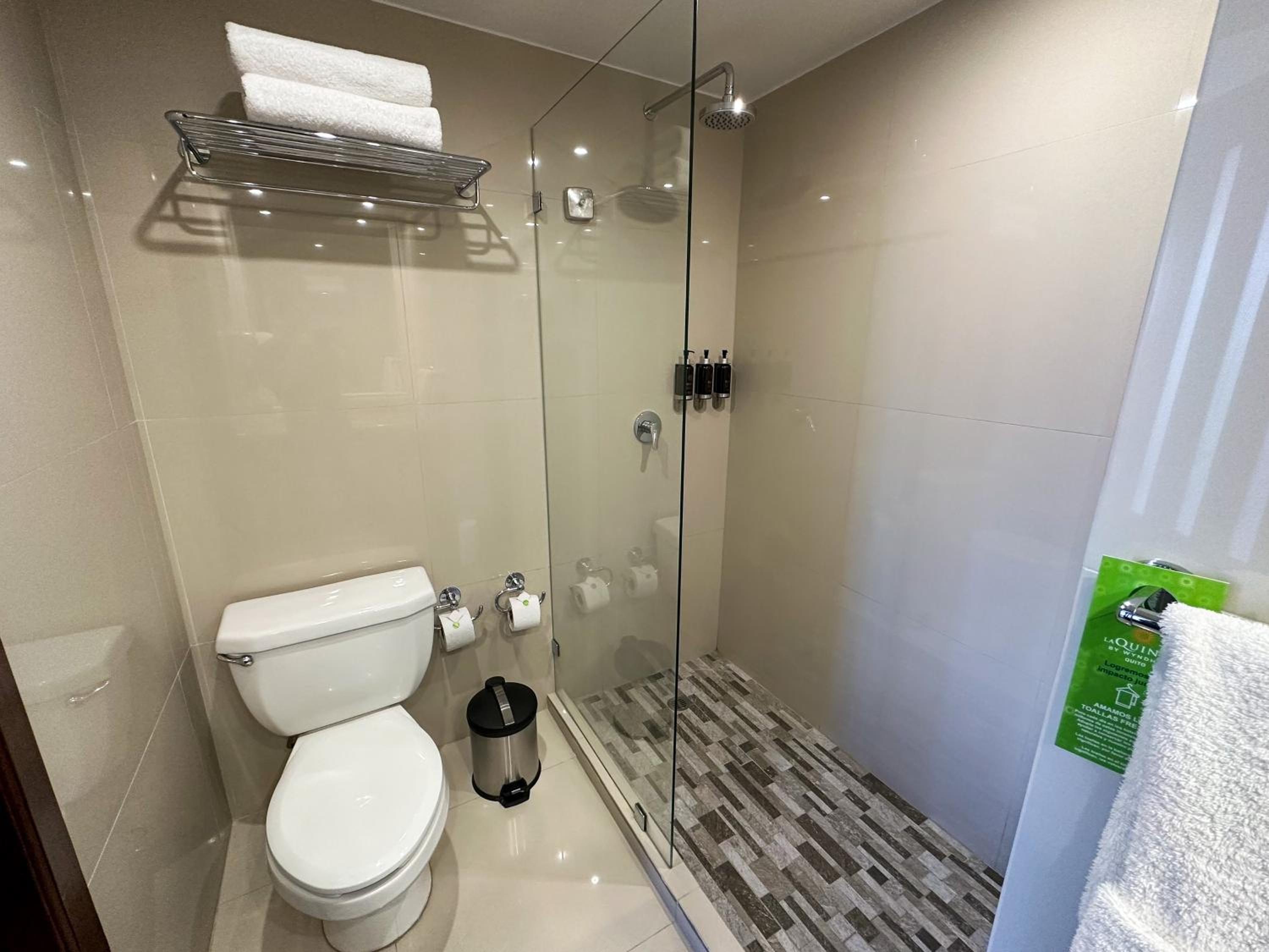 King Suite - Non-Smoking - Photo 5