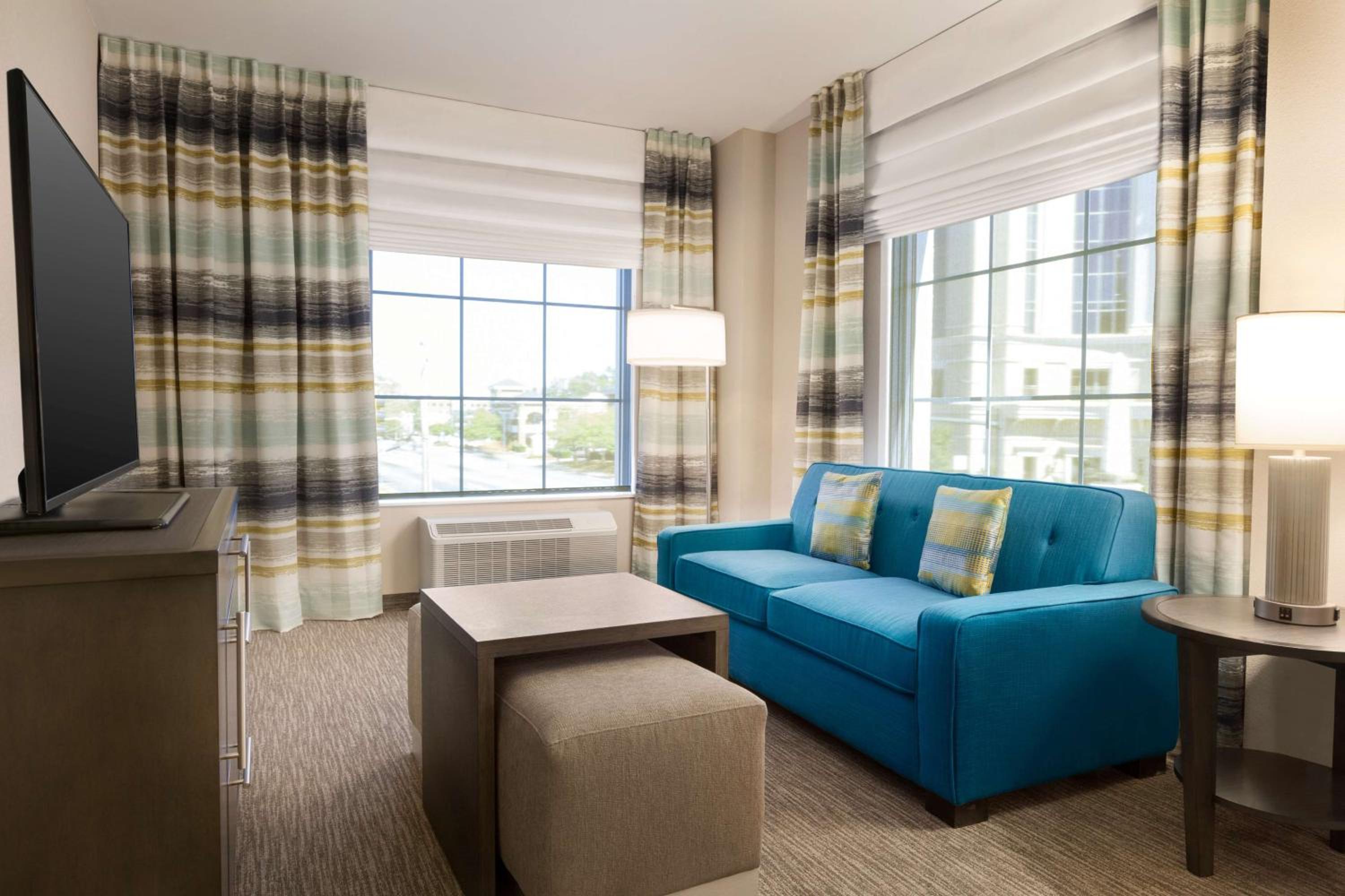 Queen Suite with Two Queen Beds - Mobility and Hearing Access/Non-Smoking