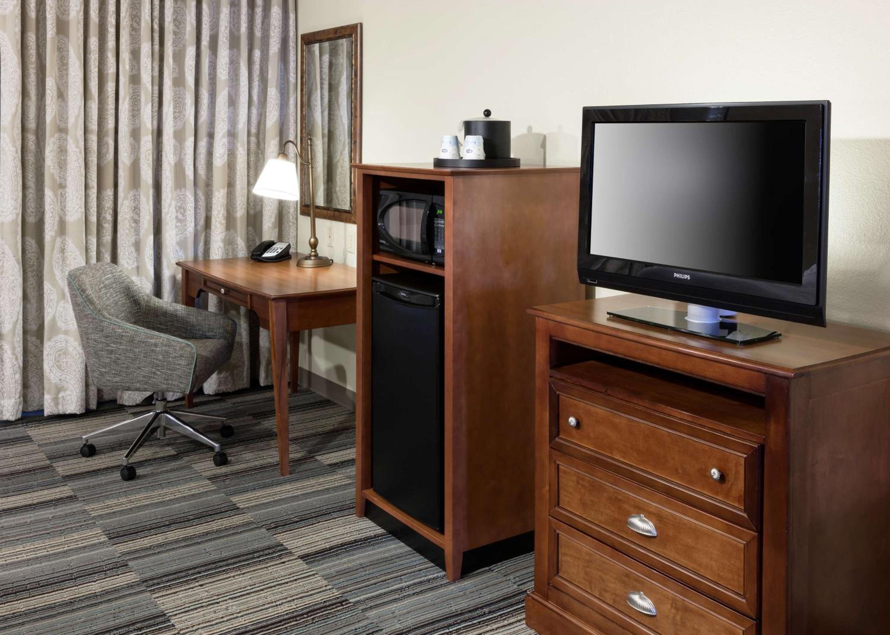 Large Queen Room with Two Queen Beds - Photo 2