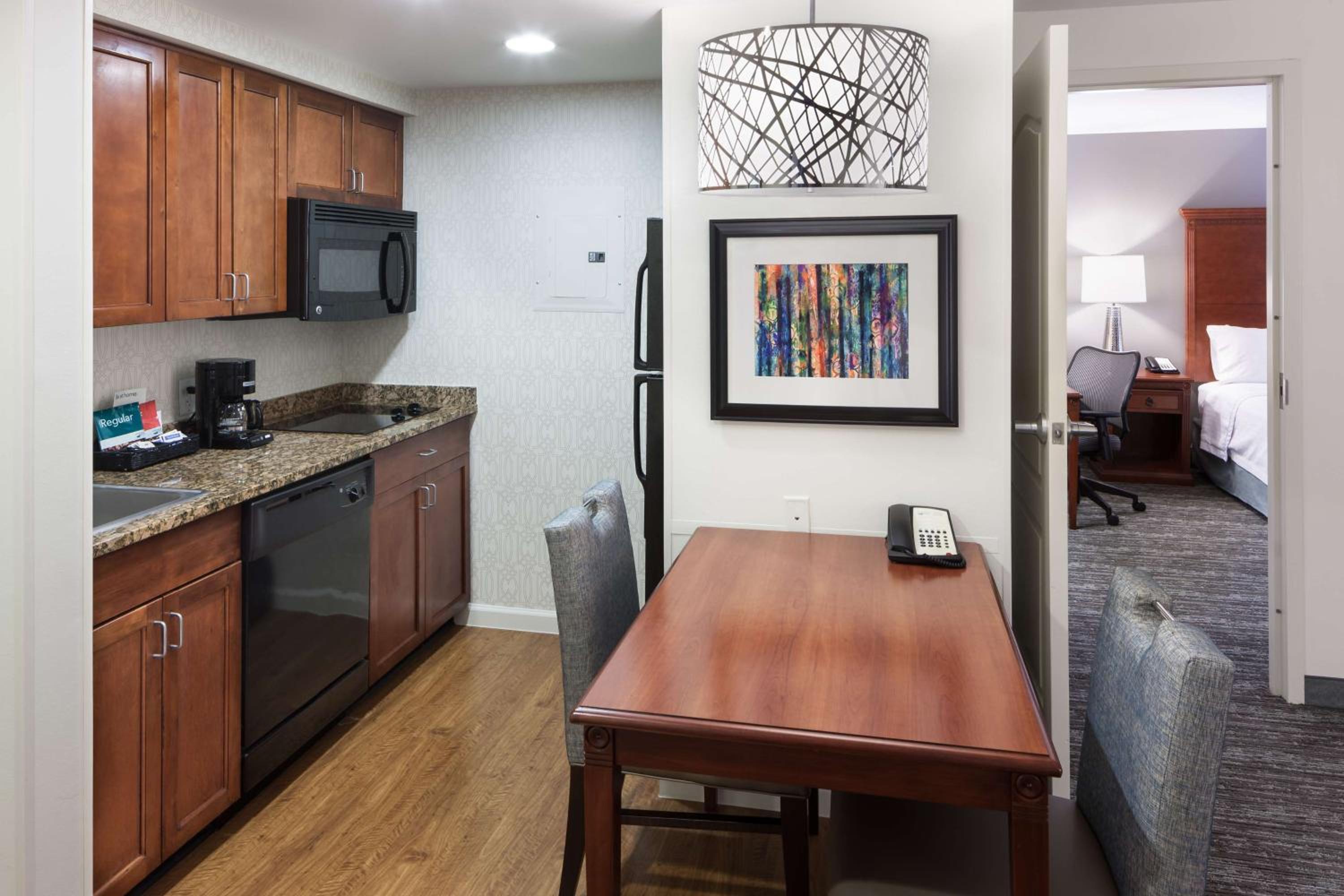 One-Bedroom King Suite - Non-Smoking - Photo 6