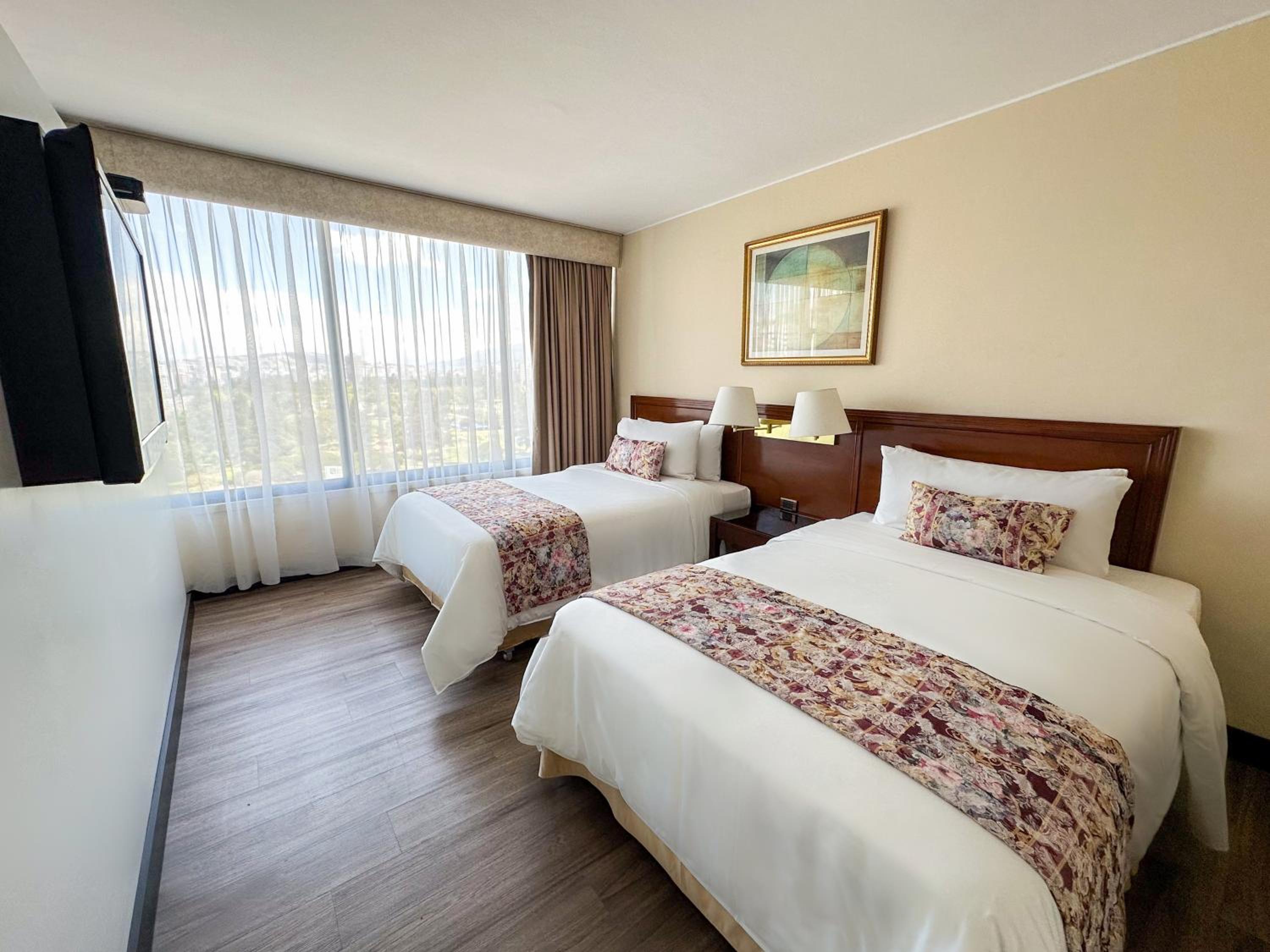 Double Room with Two Double Beds - Non-Smoking - Photo 7