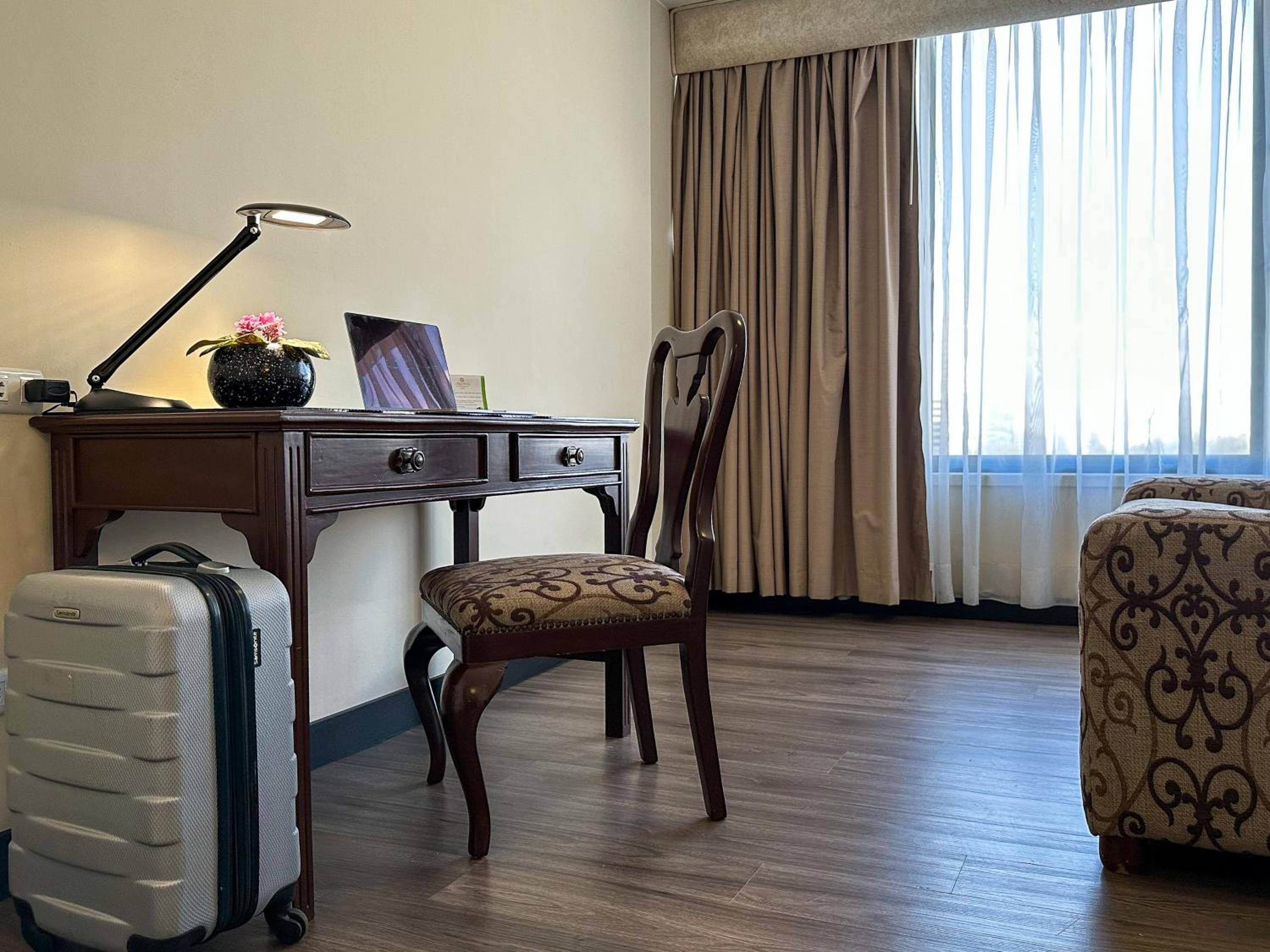 Double Room with Two Double Beds - Non-Smoking - Photo 6