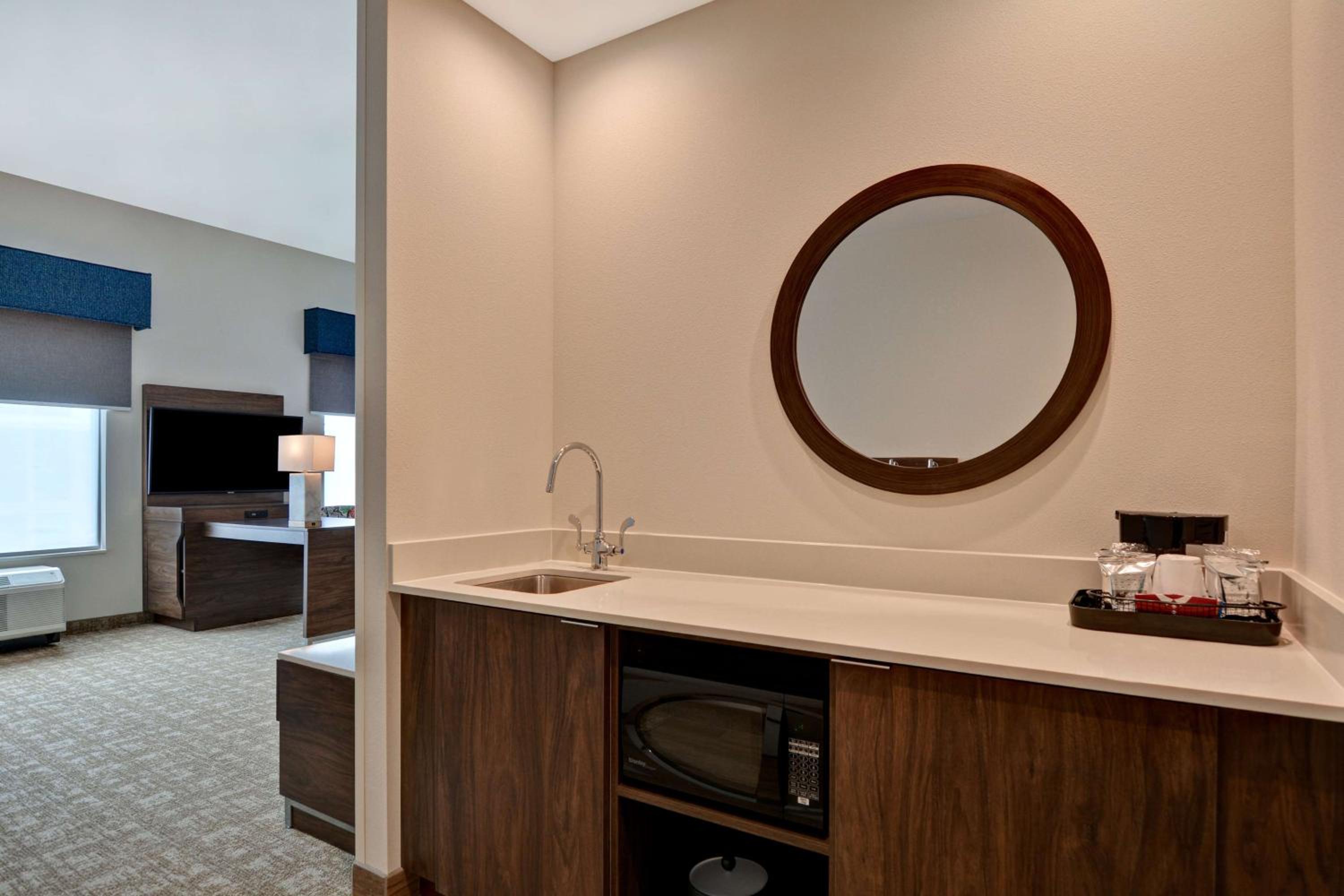 King Studio Suite - Photo 4