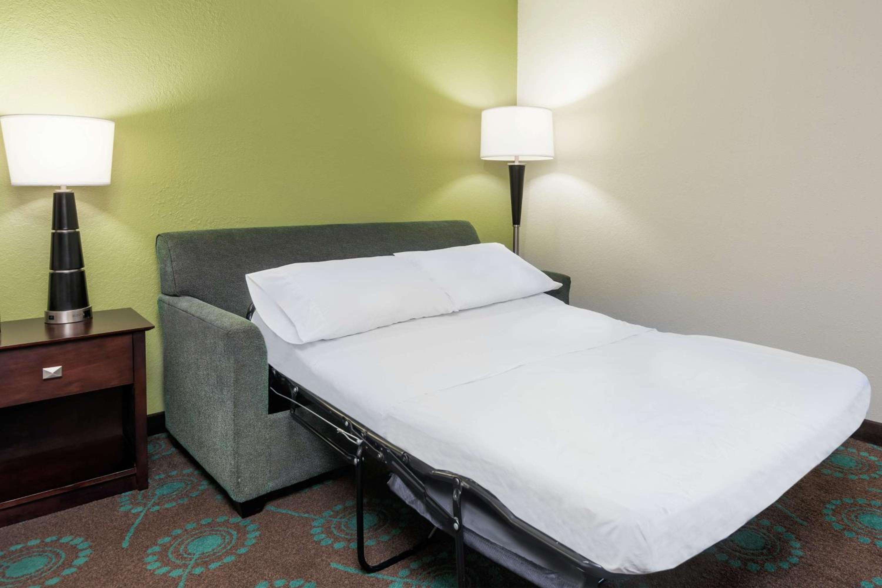 King Room with King Bed - Non-Smoking