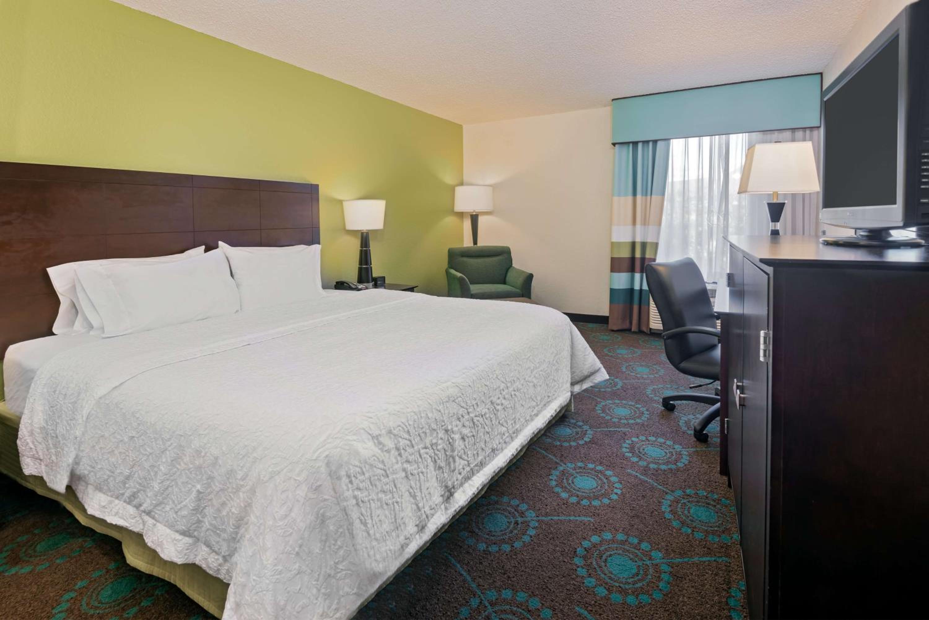 King Room with Roll-In Shower - Mobility Access/Non-Smoking