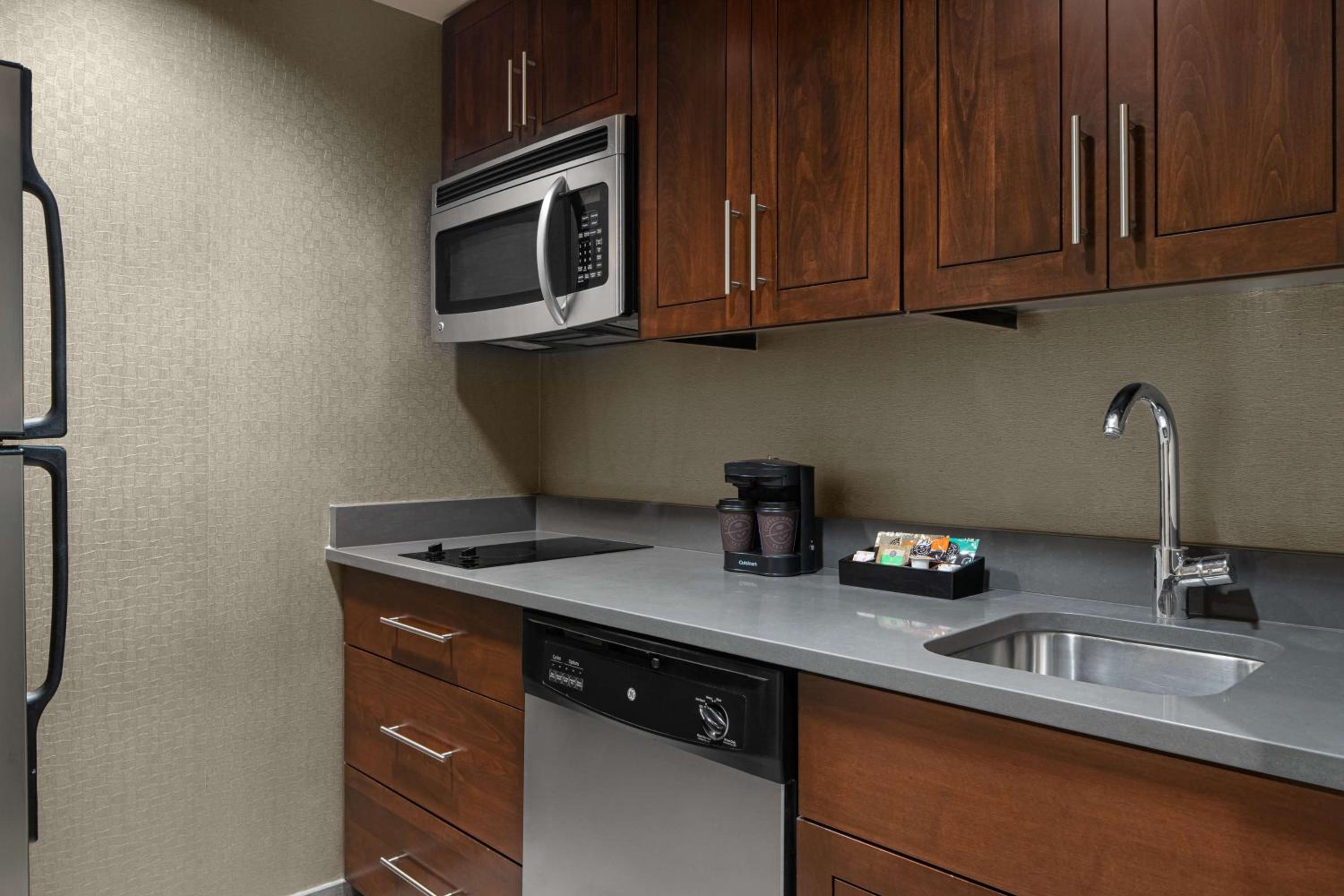 King Studio Suite - Non-Smoking photo 3