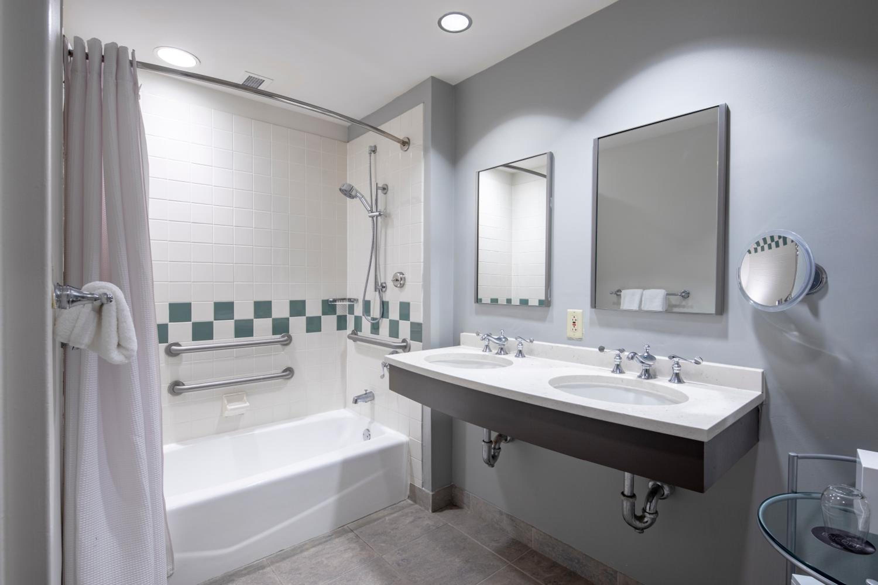 Mobility Accessible Garden View 2 Queen Room (Includes FREE^ Universal Express Unlimited)