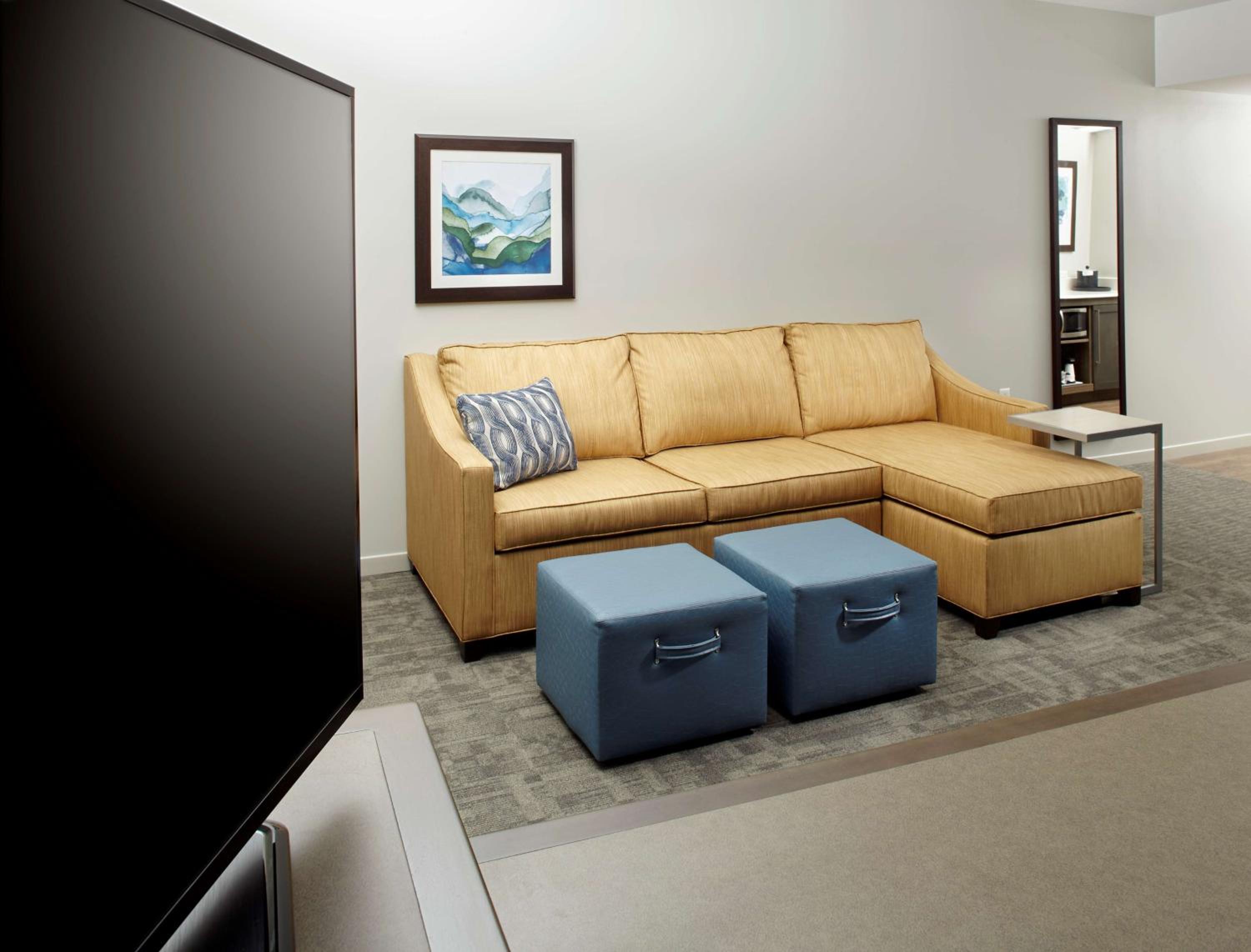 King Room with Sofa Bed - Non-Smoking photo 2