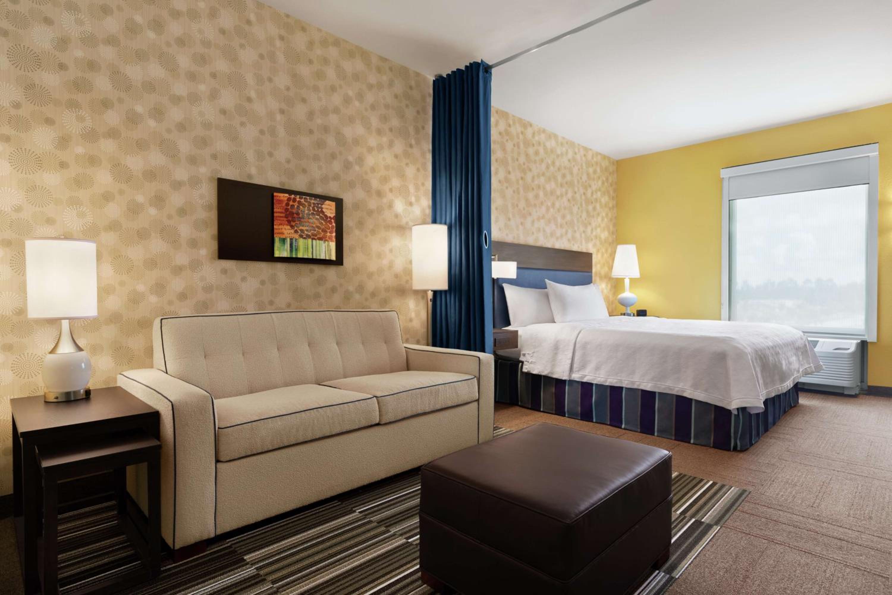 One-Bedroom King Suite - Non-Smoking