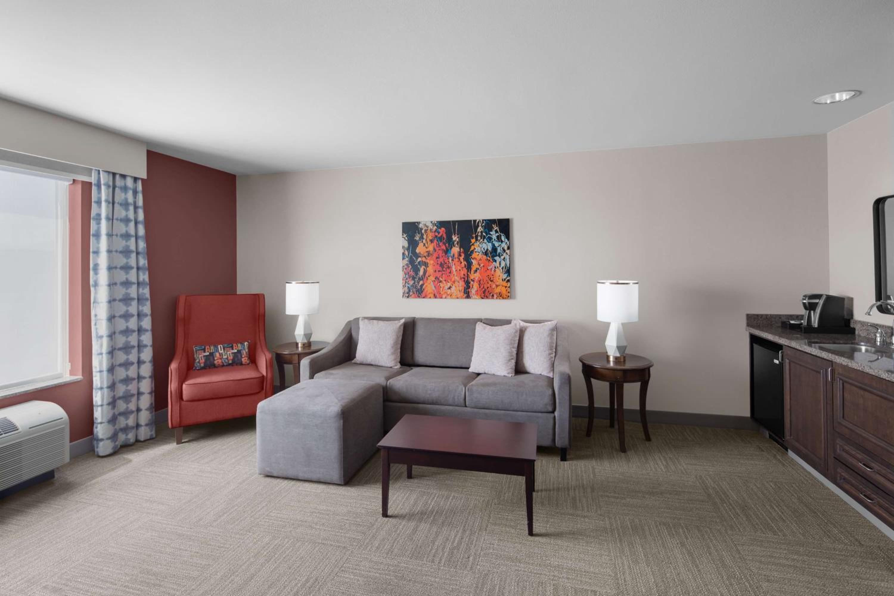 One-Bedroom King Suite with Sofa Bed - Photo 4