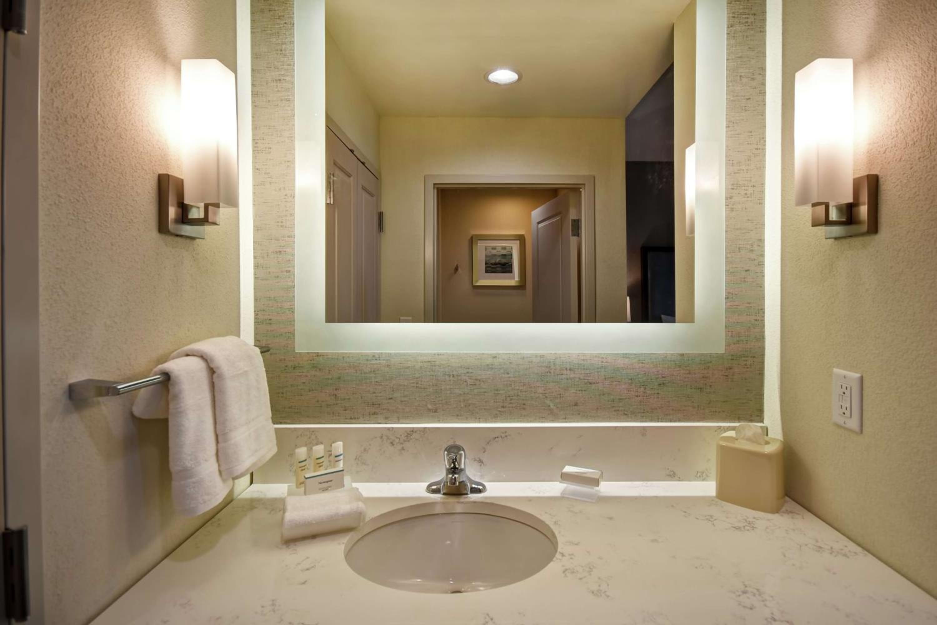 King Studio Suite - Non-Smoking photo 2