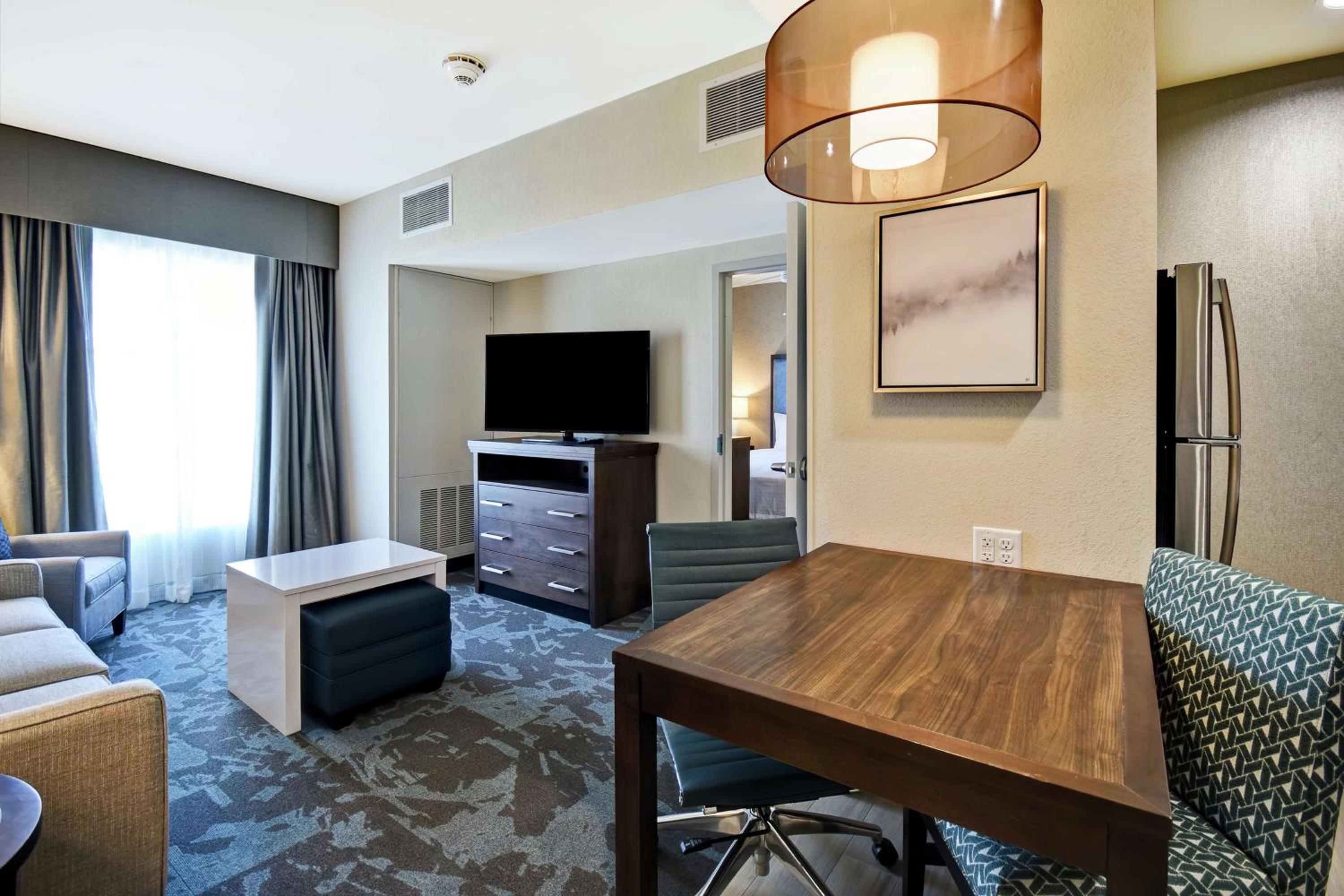 King Suite - Hearing Access/Non-Smoking photo 2