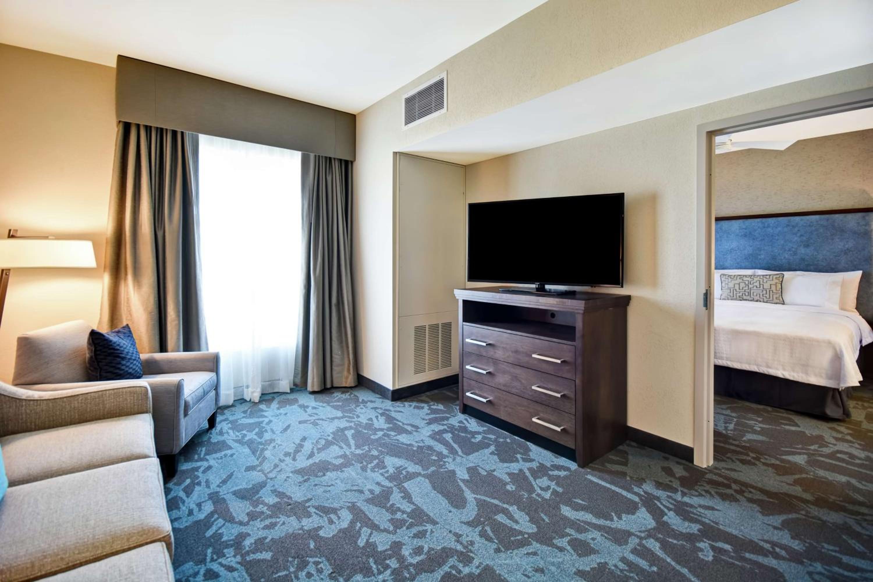 King Suite - Hearing Access/Non-Smoking photo 3