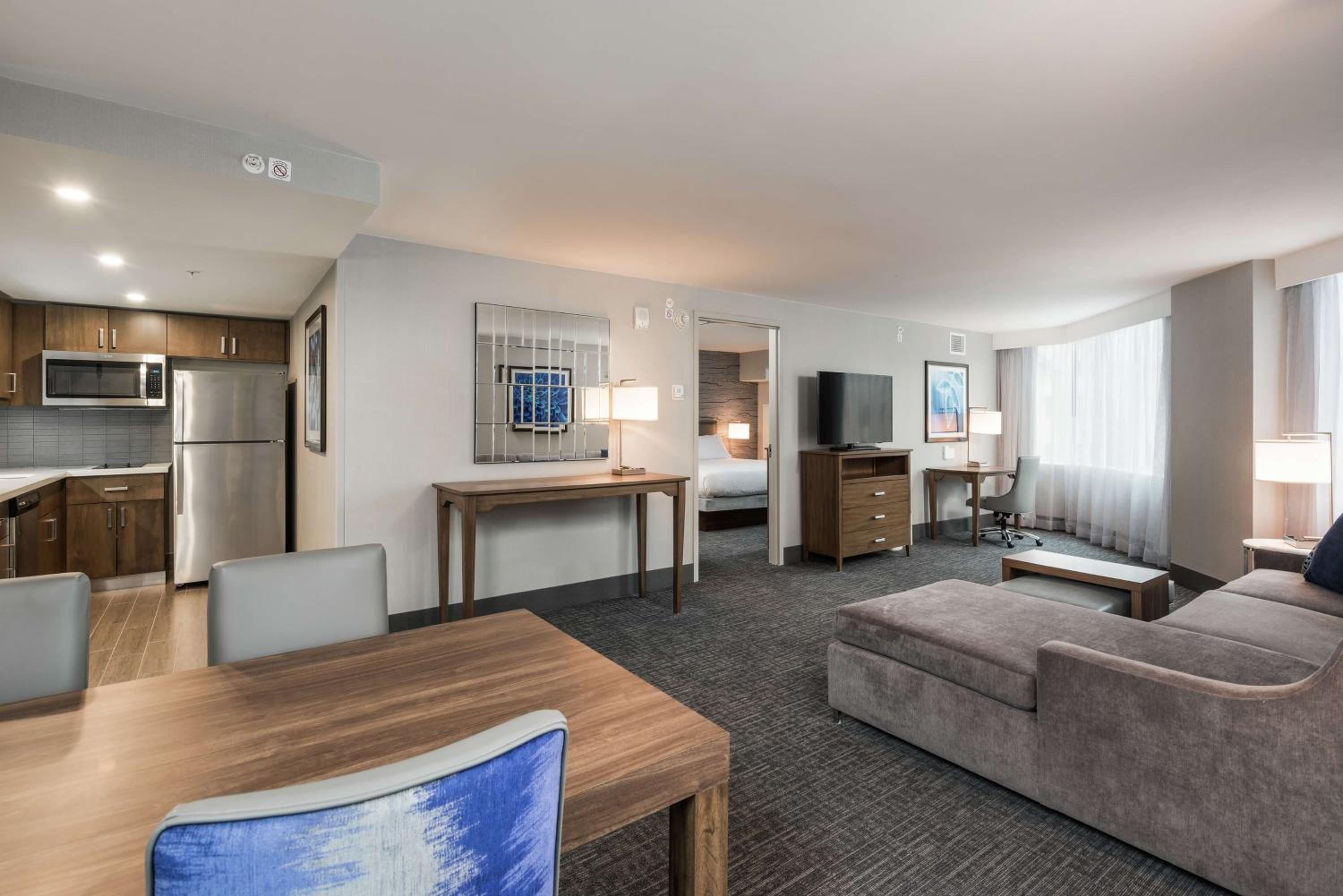 One-Bedroom King Suite - Non-Smoking