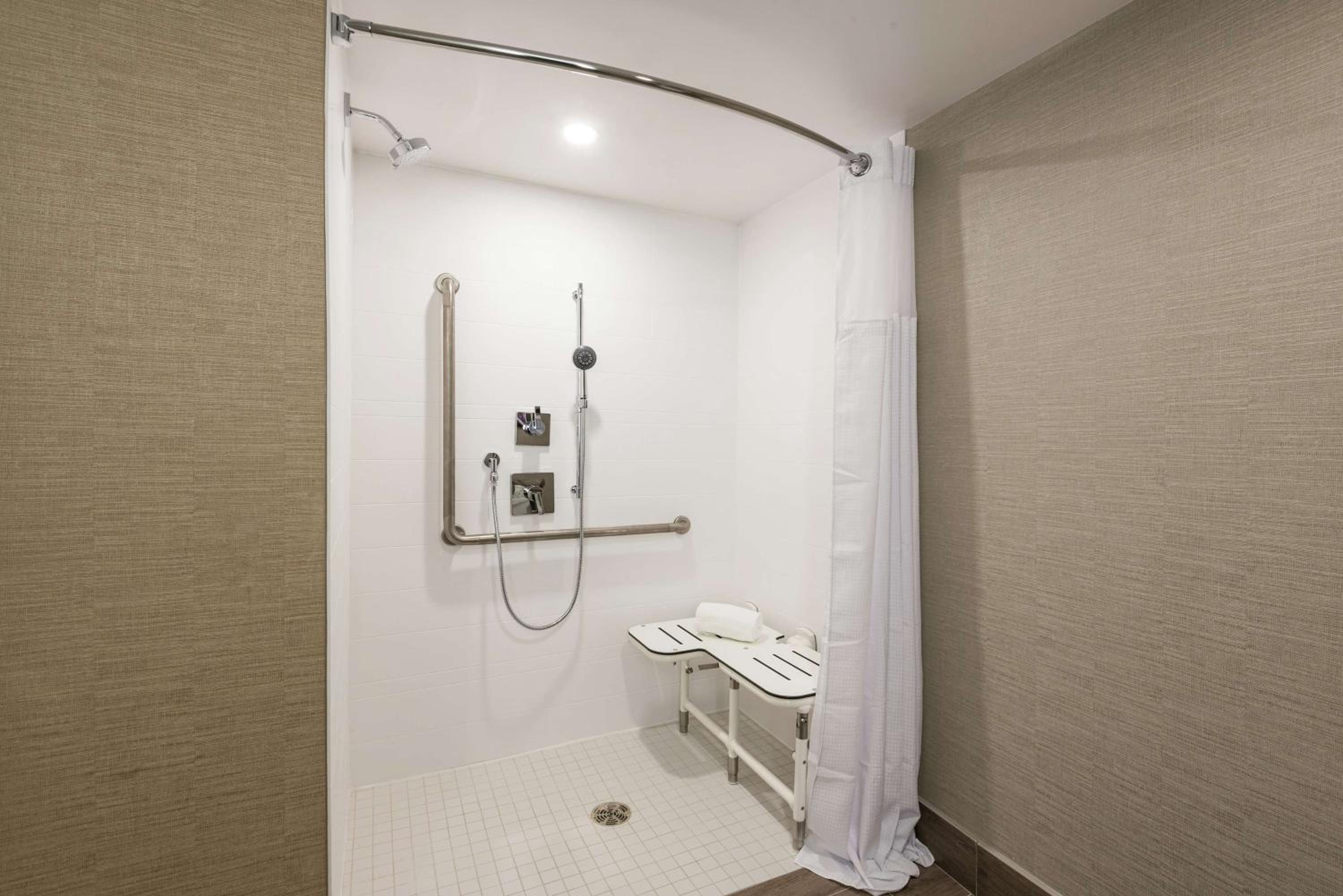 King Room with Roll-In Shower - Mobility/Hearing Accessible - Photo 7