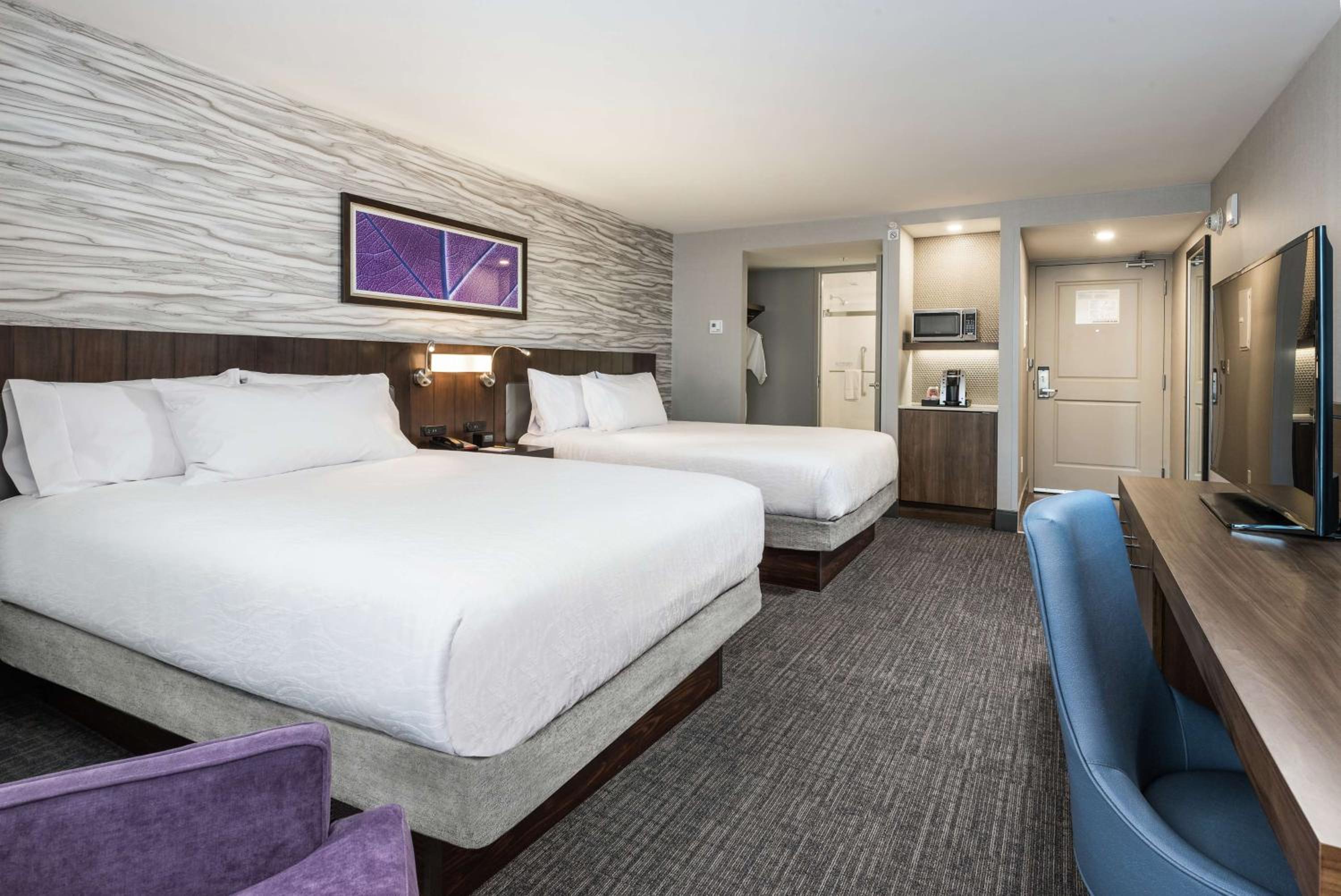 Queen Room with Two Queen Beds - Photo 7