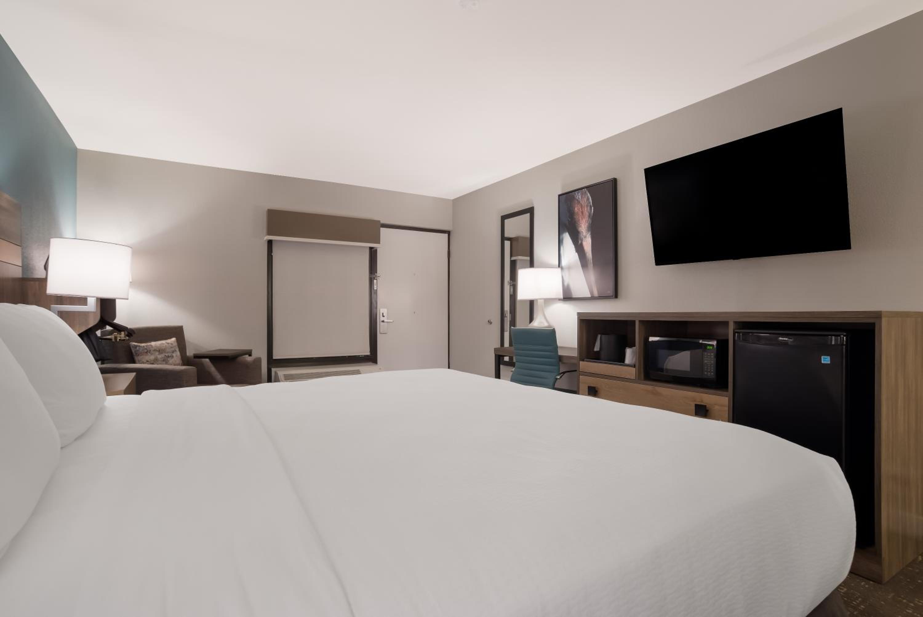 King Room - Non-Smoking - Photo 2