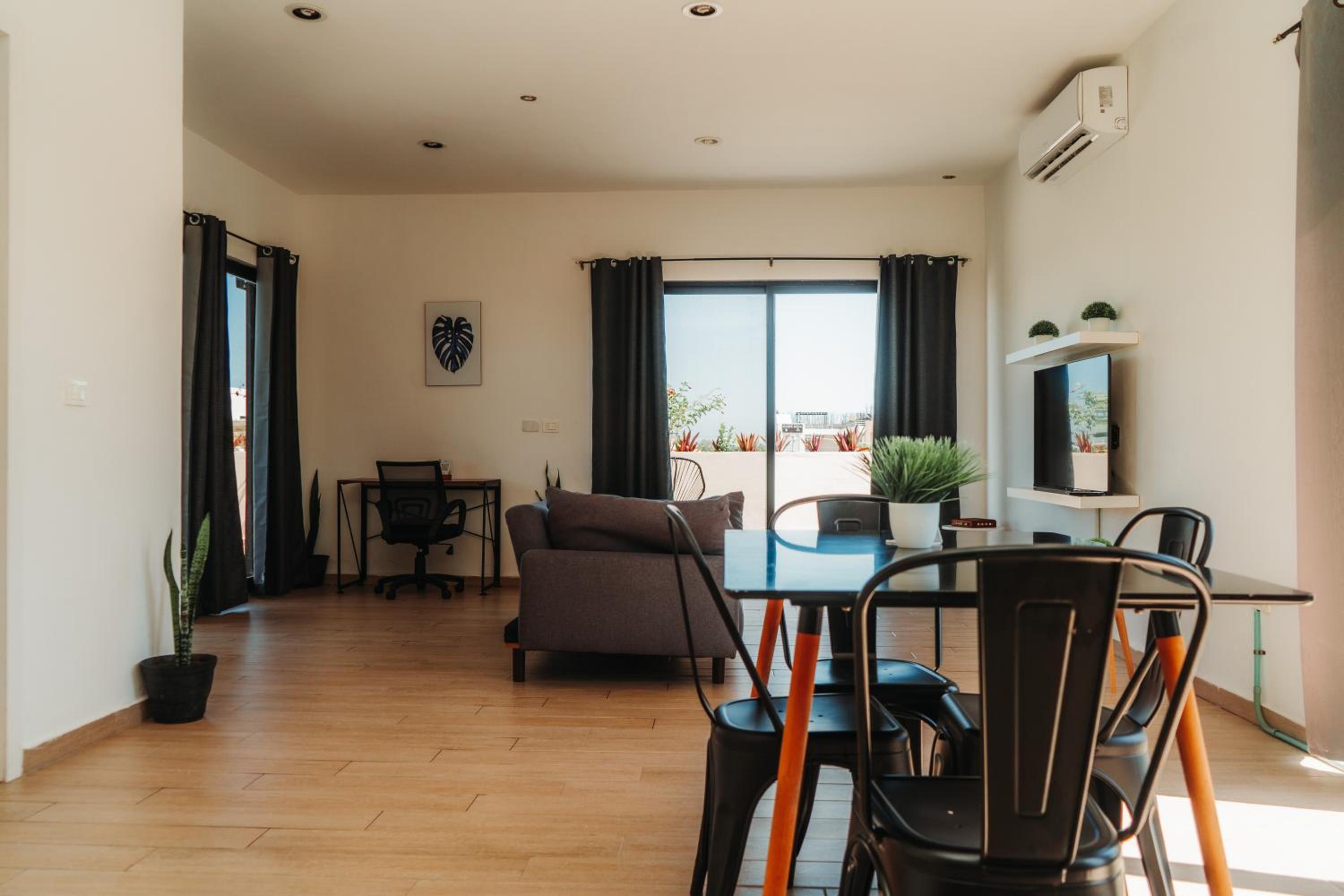 Deluxe Apartment