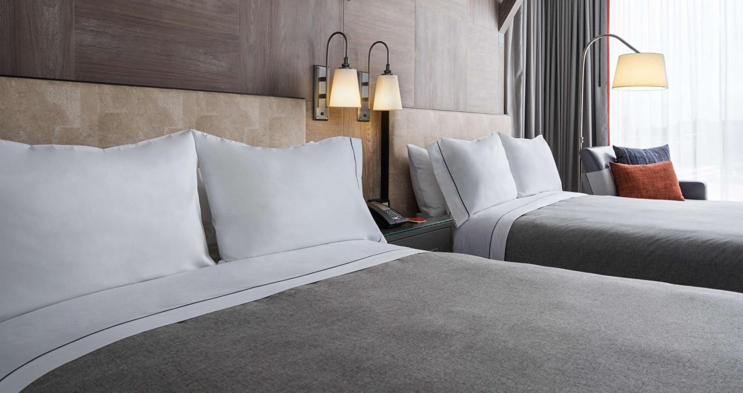 Queen Room with Two Queen Beds and River View thumbnail 5