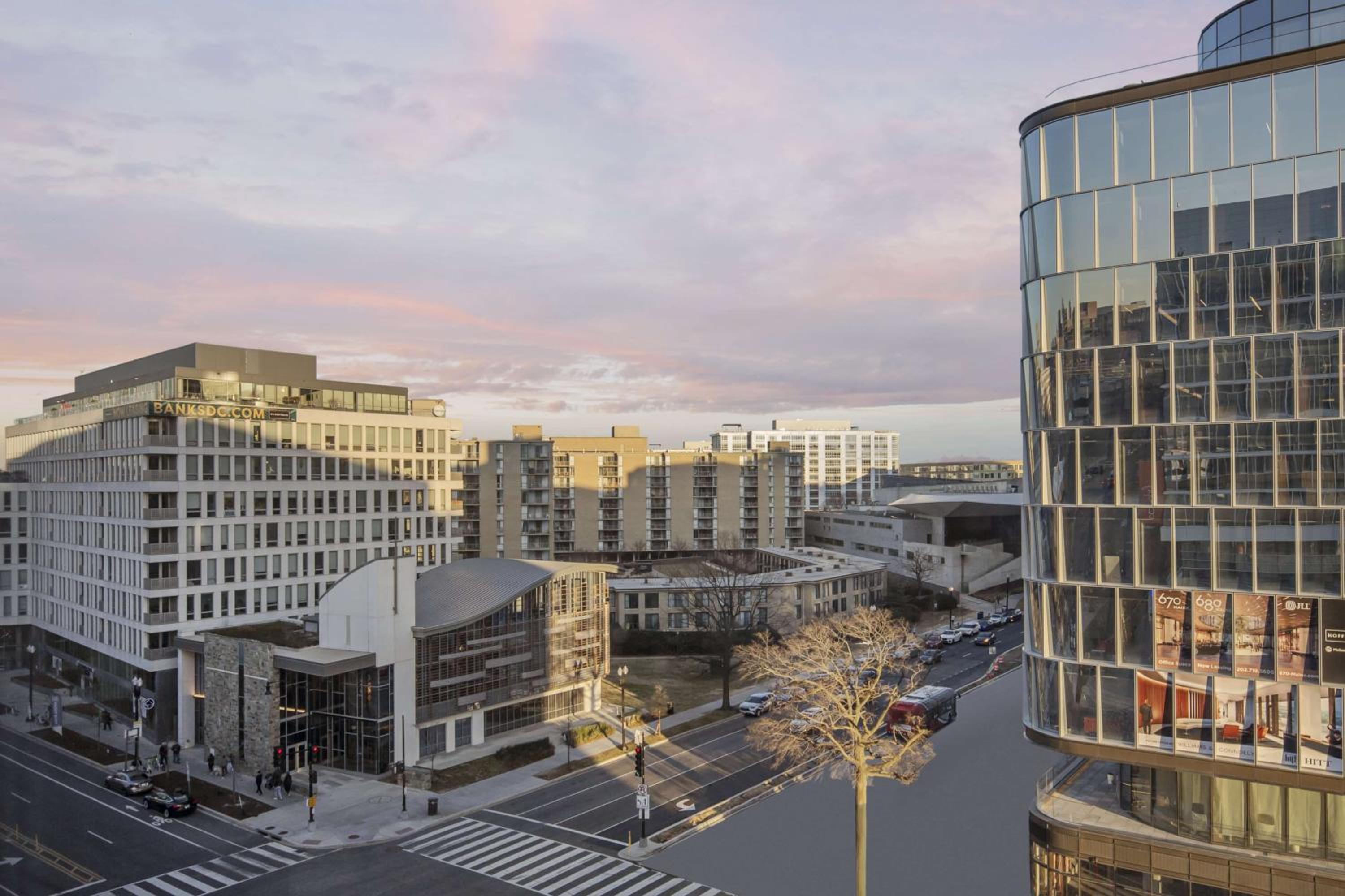 King Room with City View - Hearing Accessible