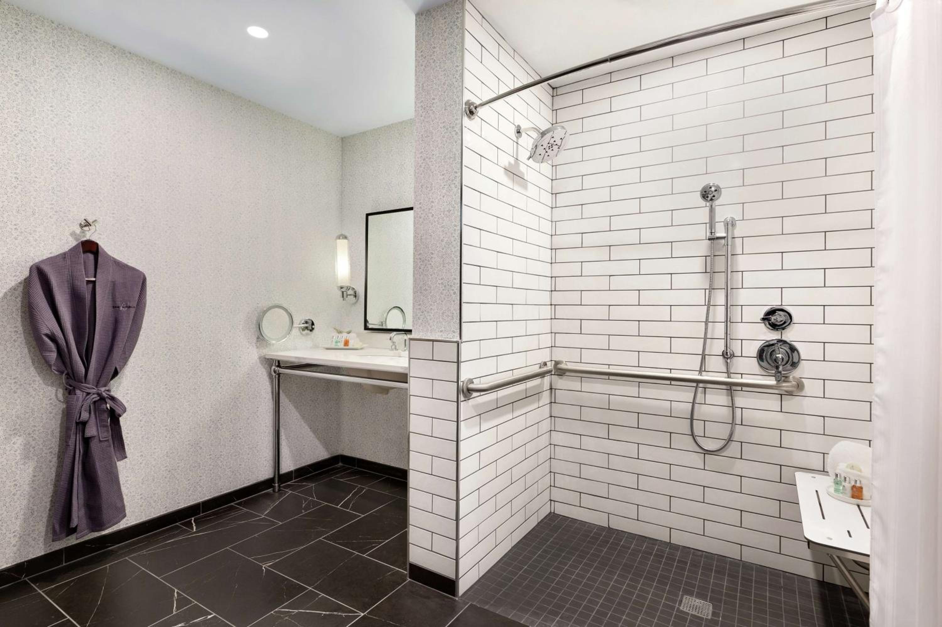 Factory King Room with Park View and Roll-in Shower - Mobility Access - Photo 5