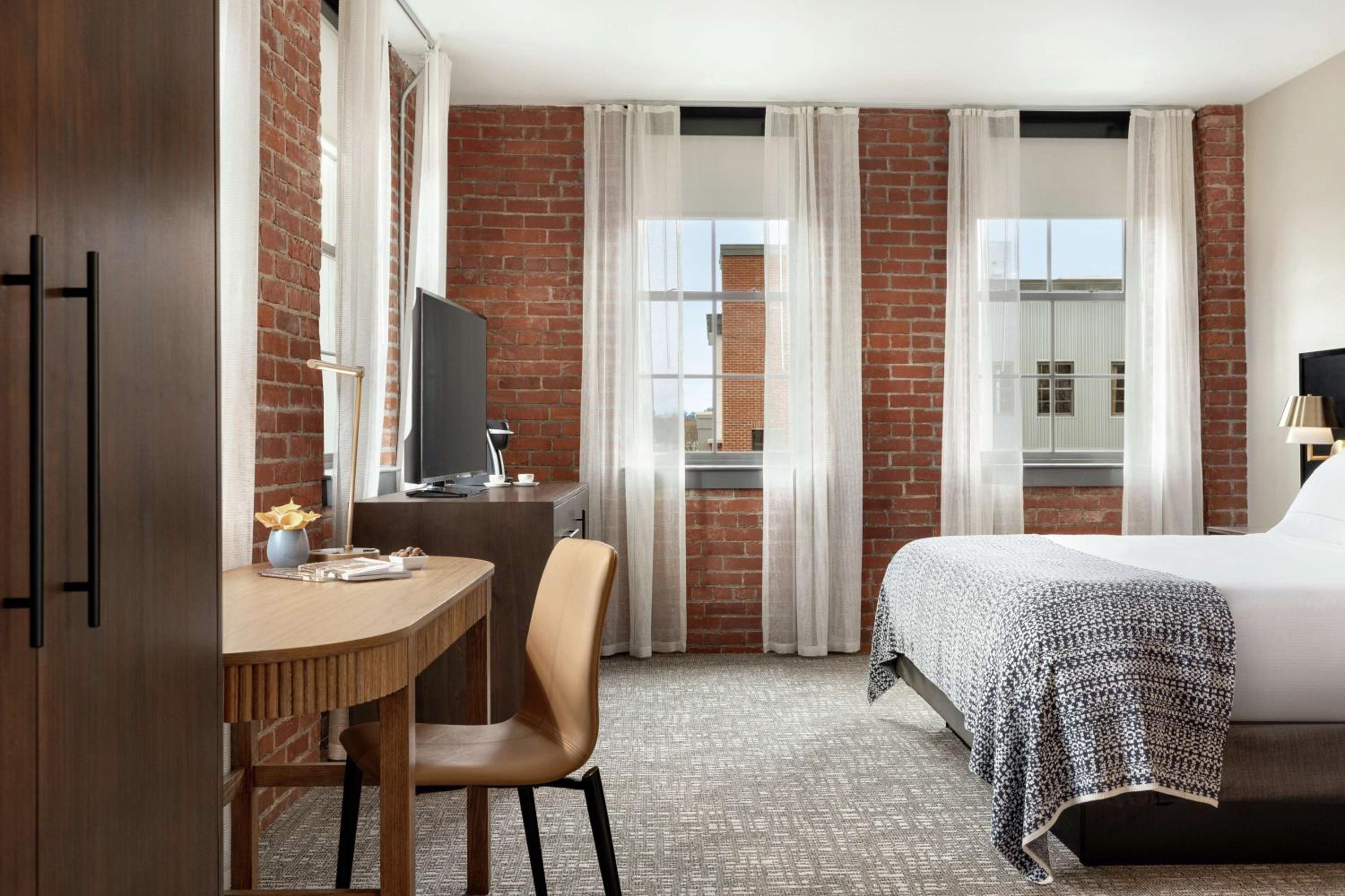 Corner King Room - Photo 4