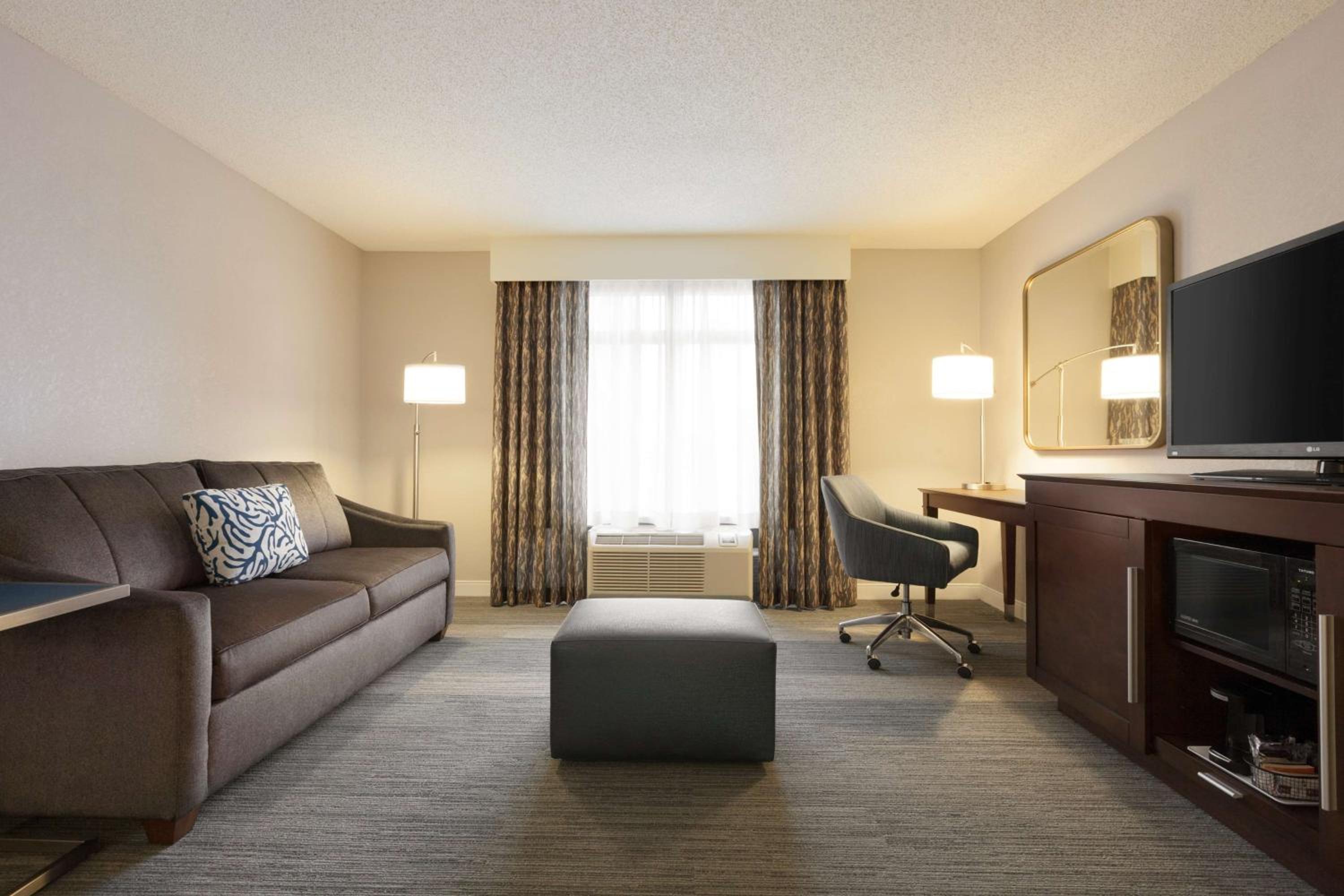 King Study Room with Sofa bed - Photo 5