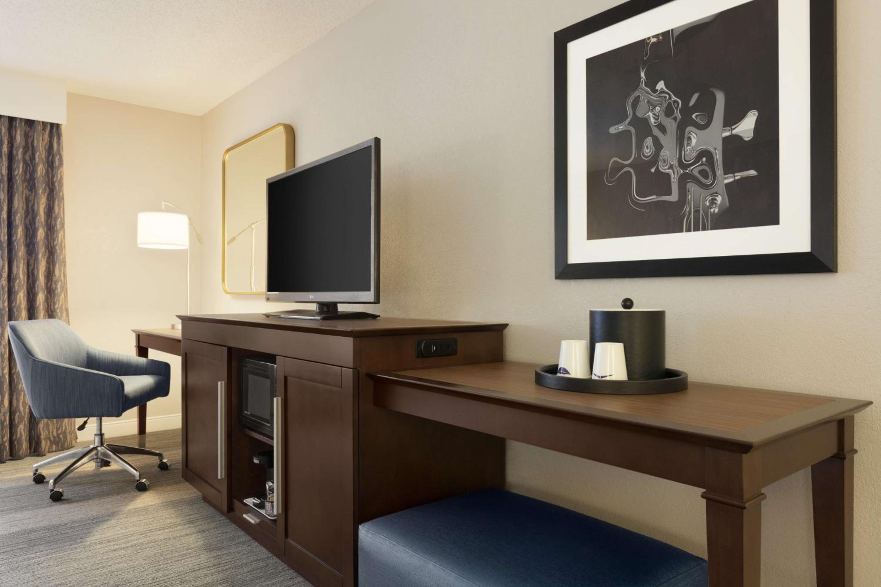 King Study Room with Sofa bed - Photo 2