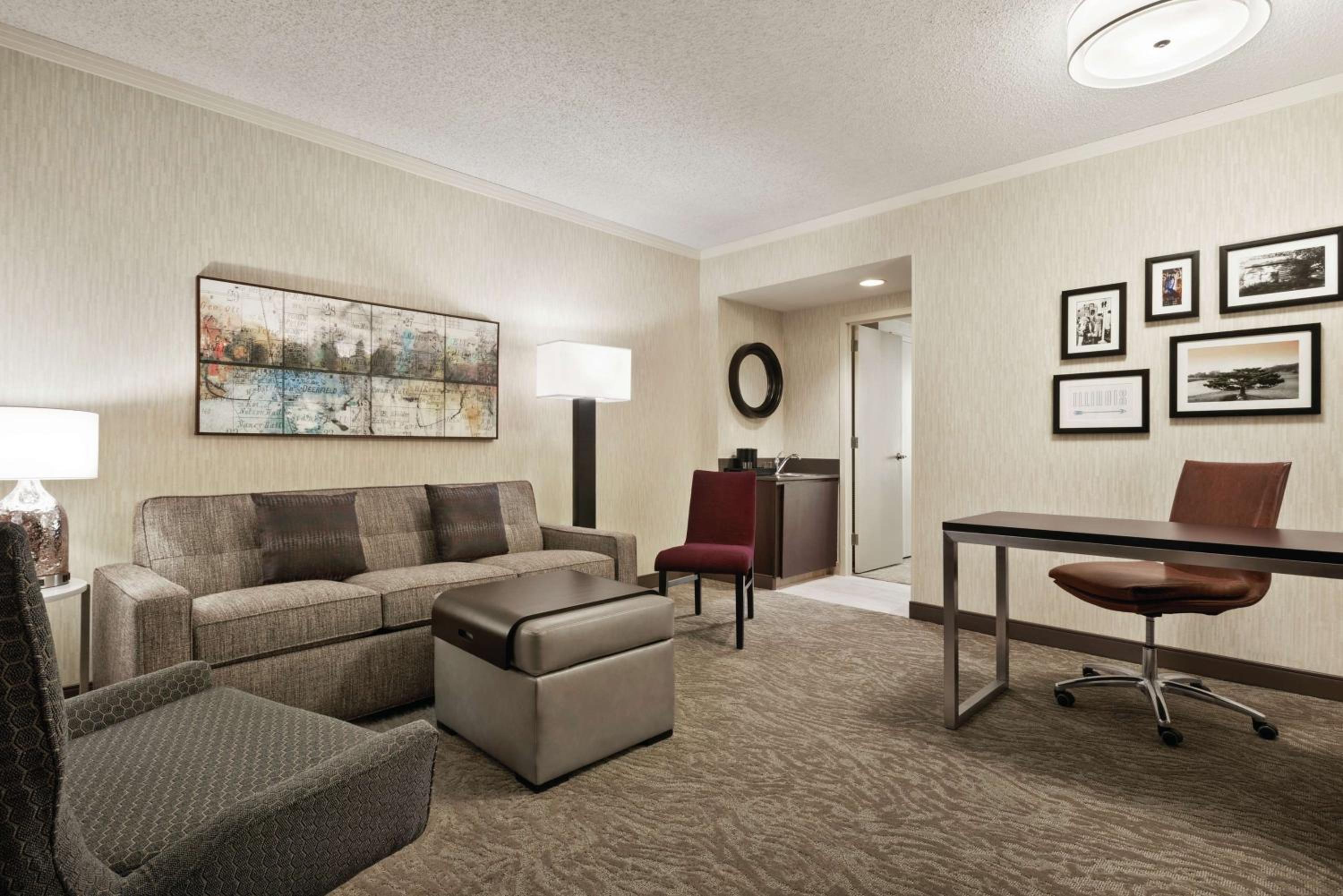 Premium Suite - Photo 1