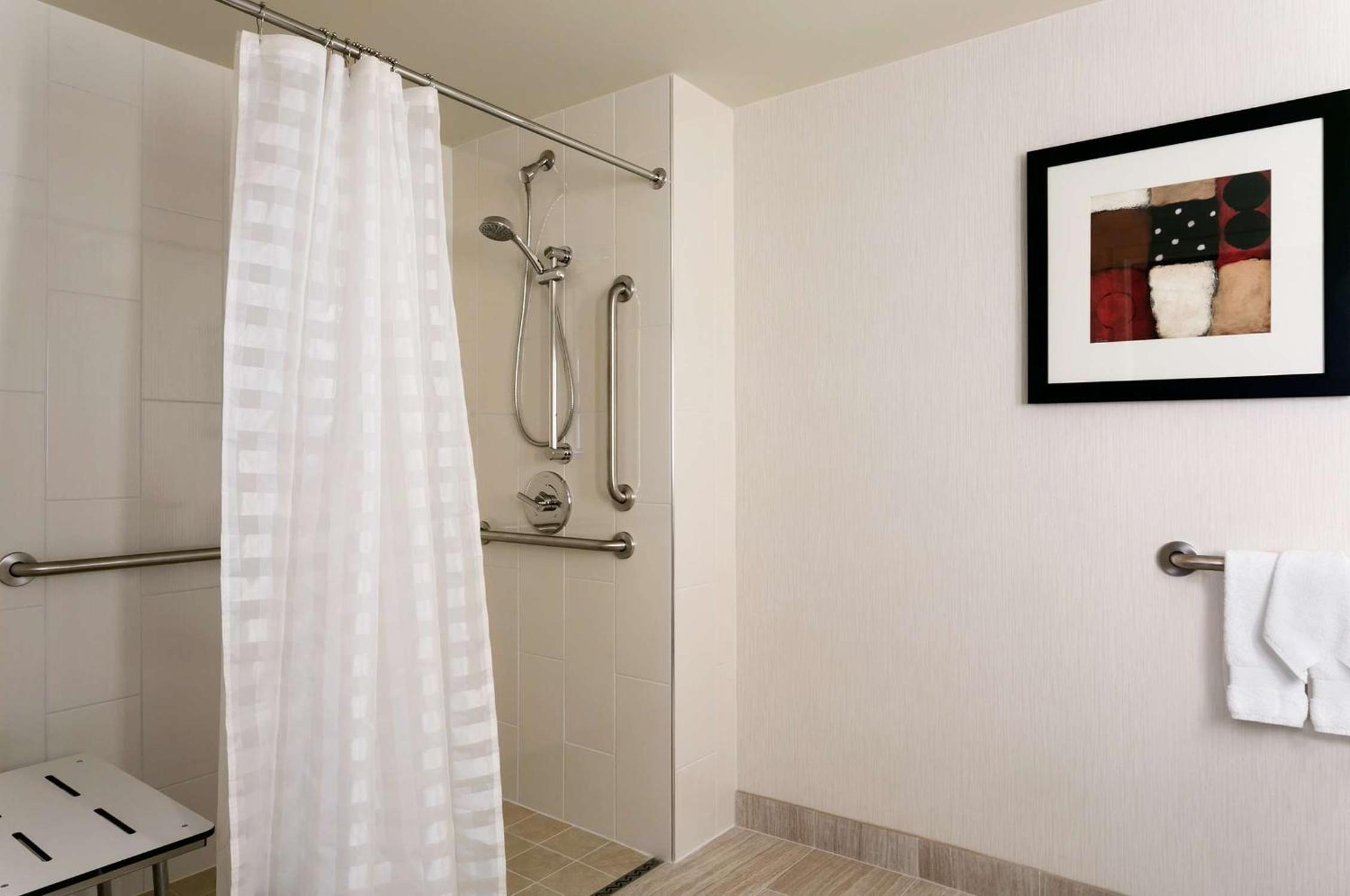 Premium Suite with Two Double Beds - Hearing Access - Photo 4