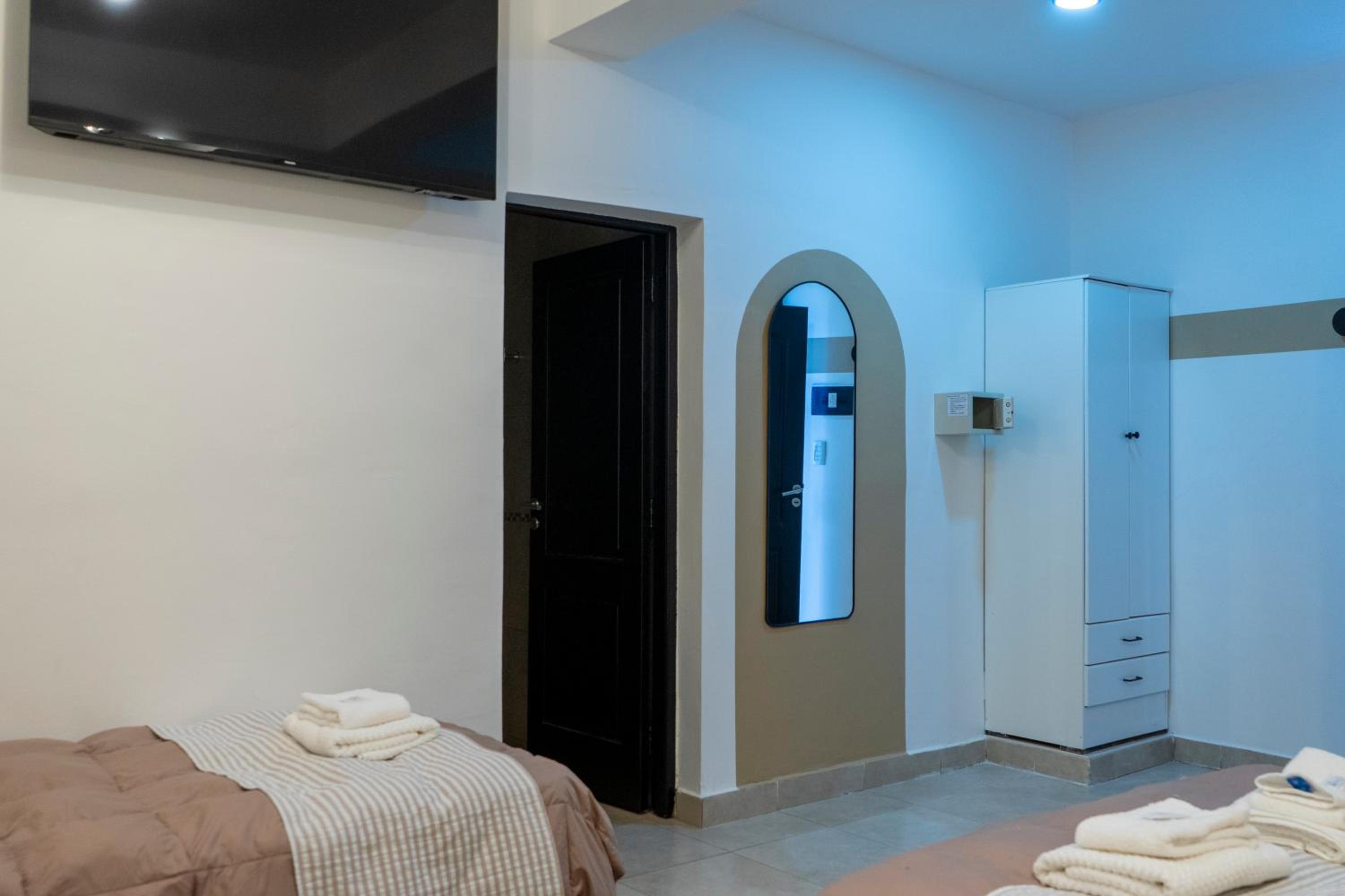 Quadruple Room with Private Bathroom photo 2