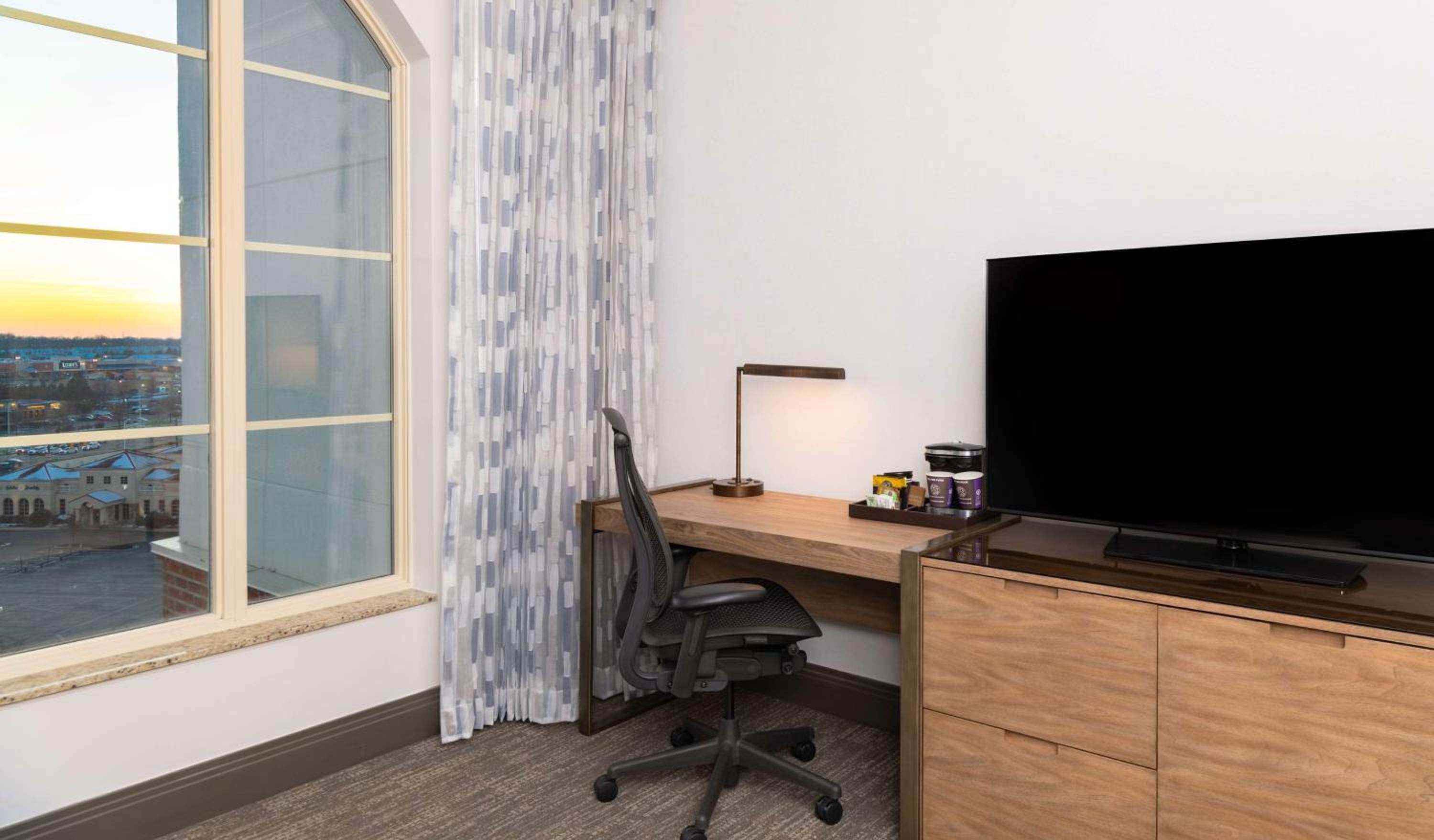 Executive Parlor King Suite - Photo 3