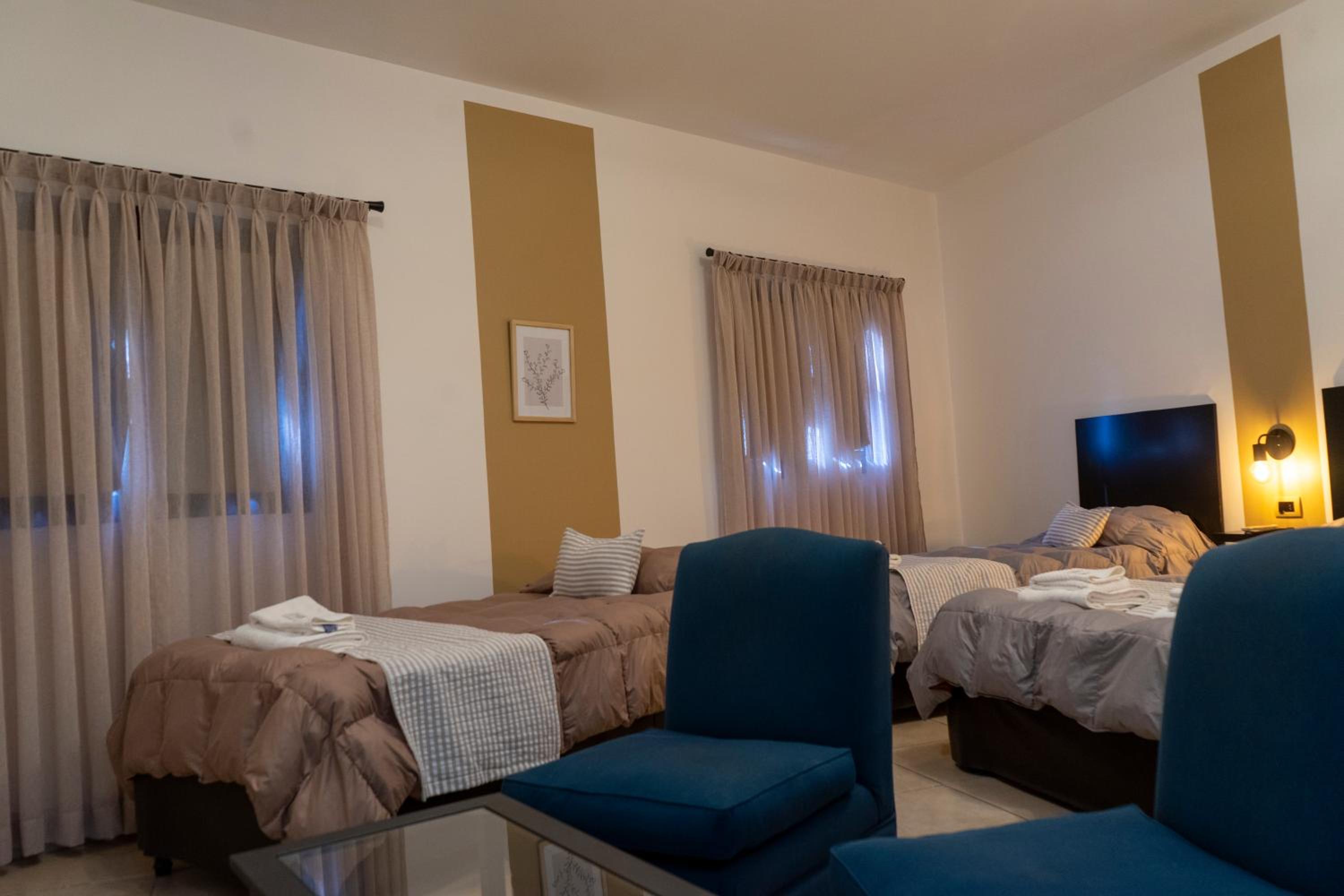Family Room with Private Bathroom photo 3