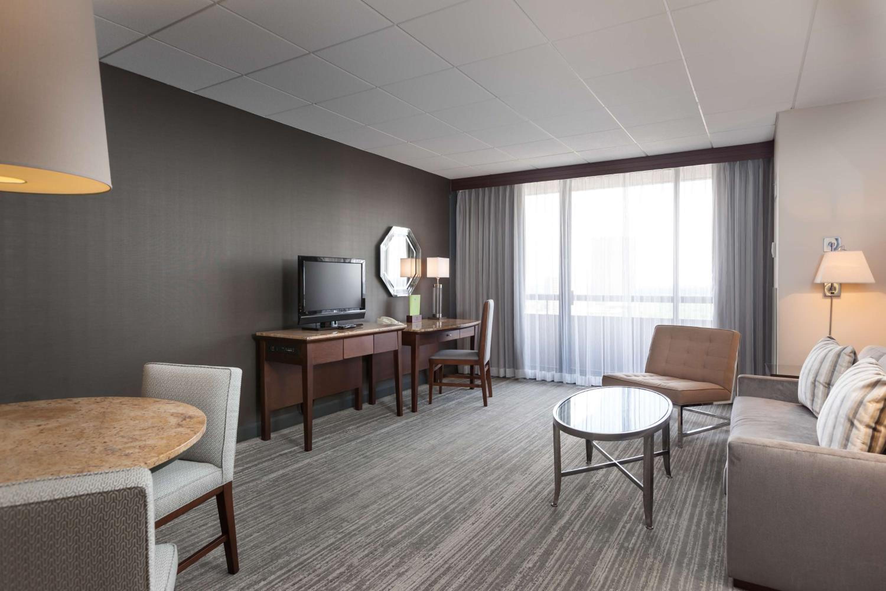 Queen Suite - with Balcony & Kitchen - Photo 2