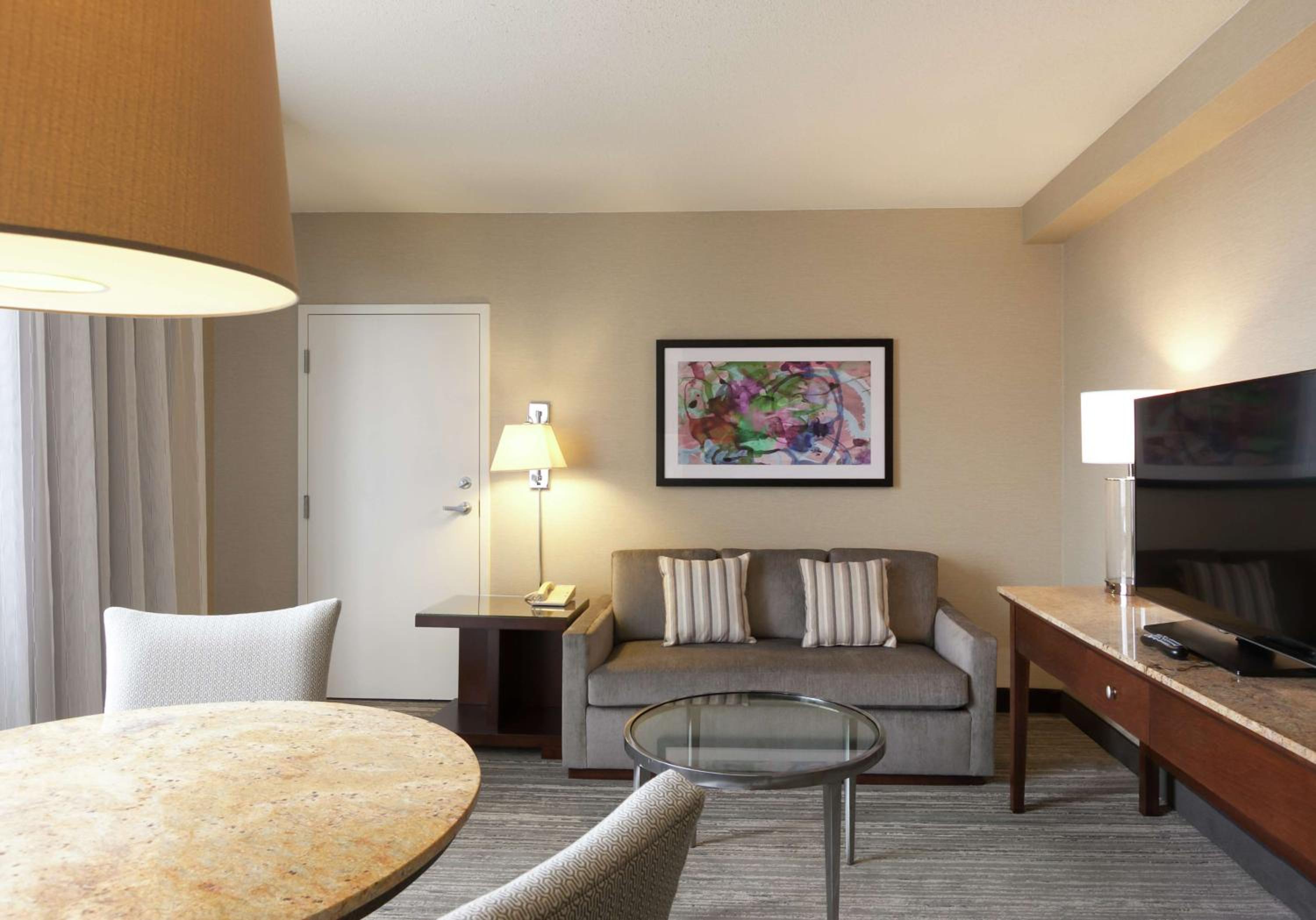 Queen Suite with Kitchen - Photo 4