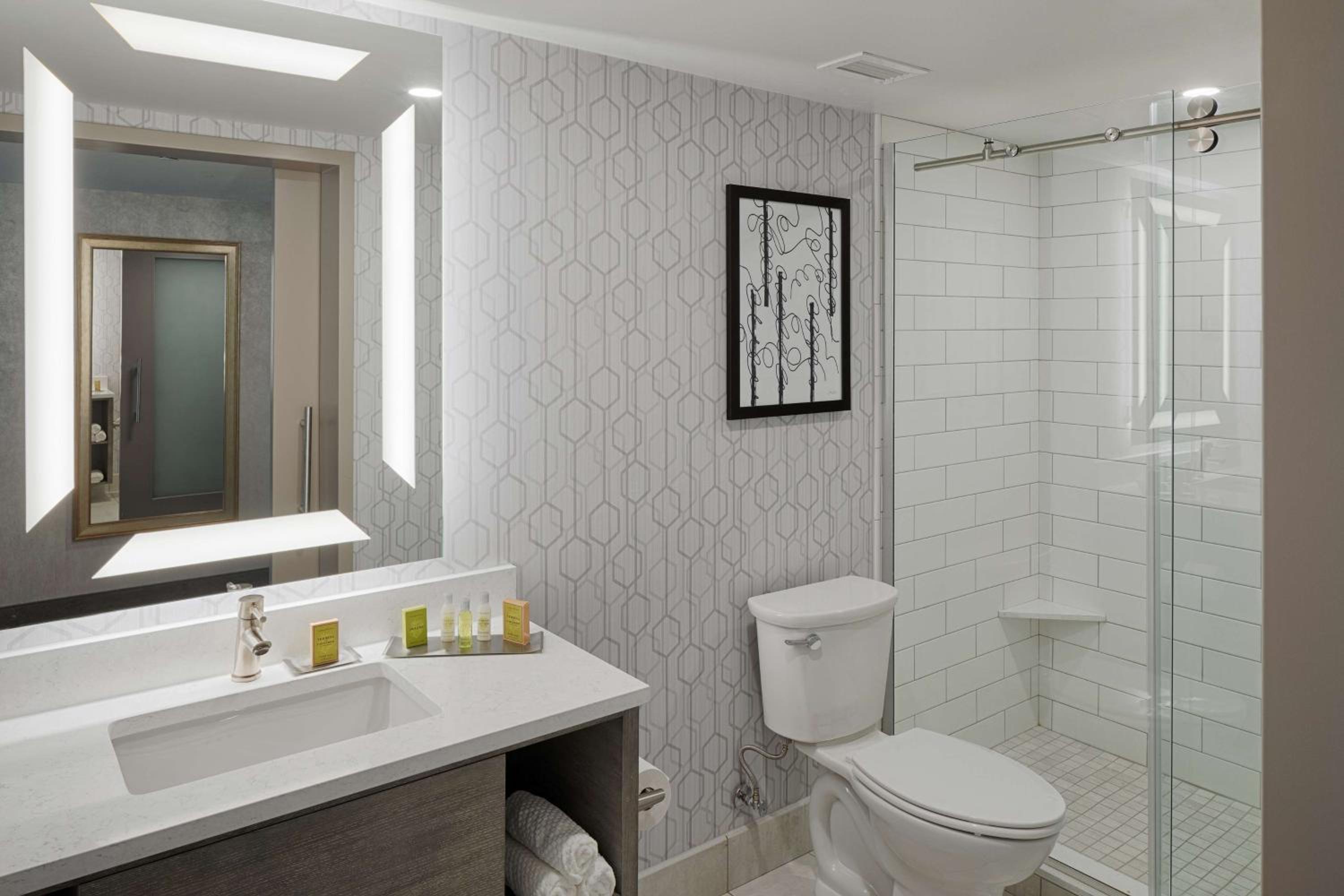 Deluxe King Room - Photo 2