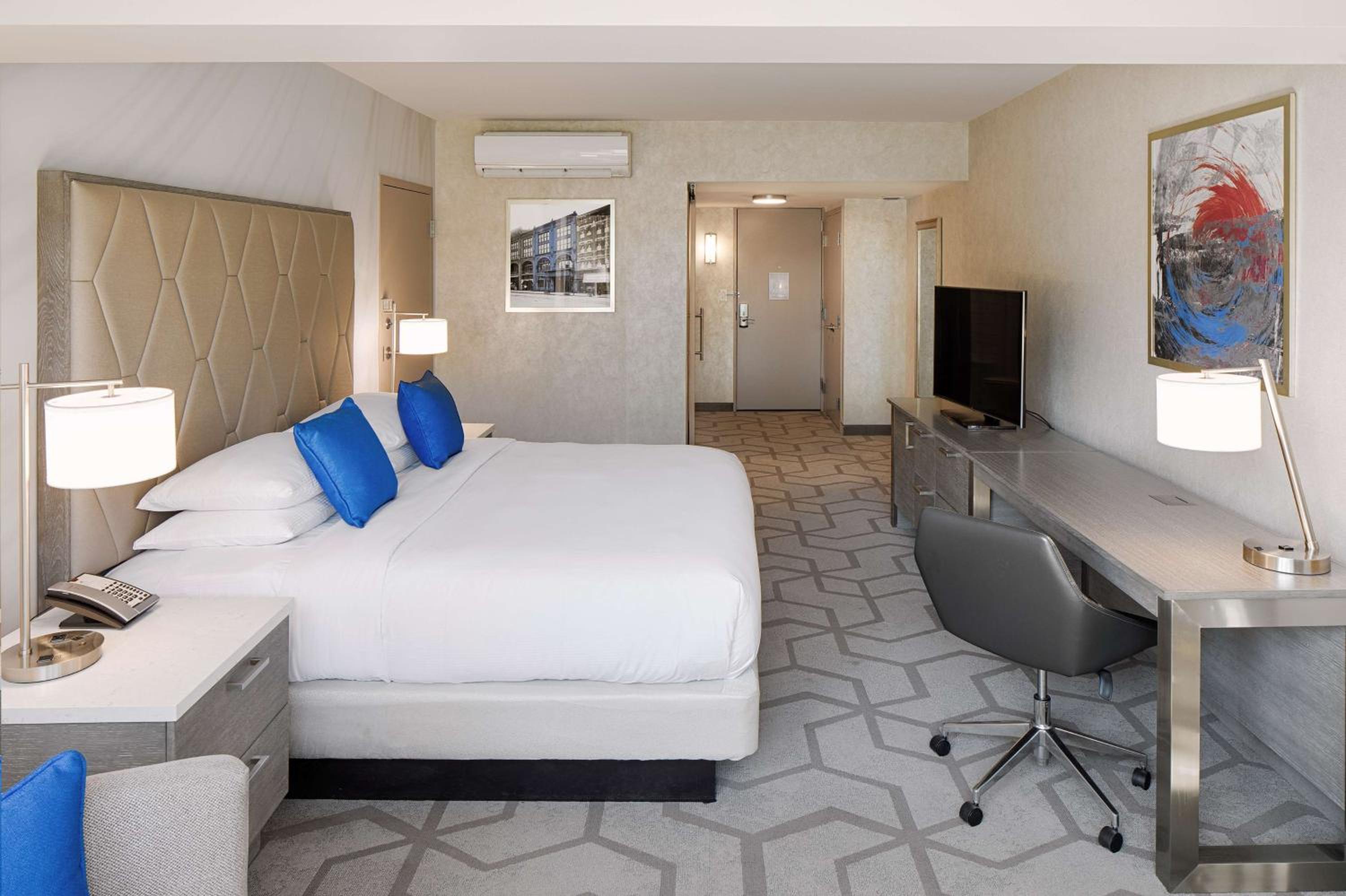 Deluxe King Room - Photo 4