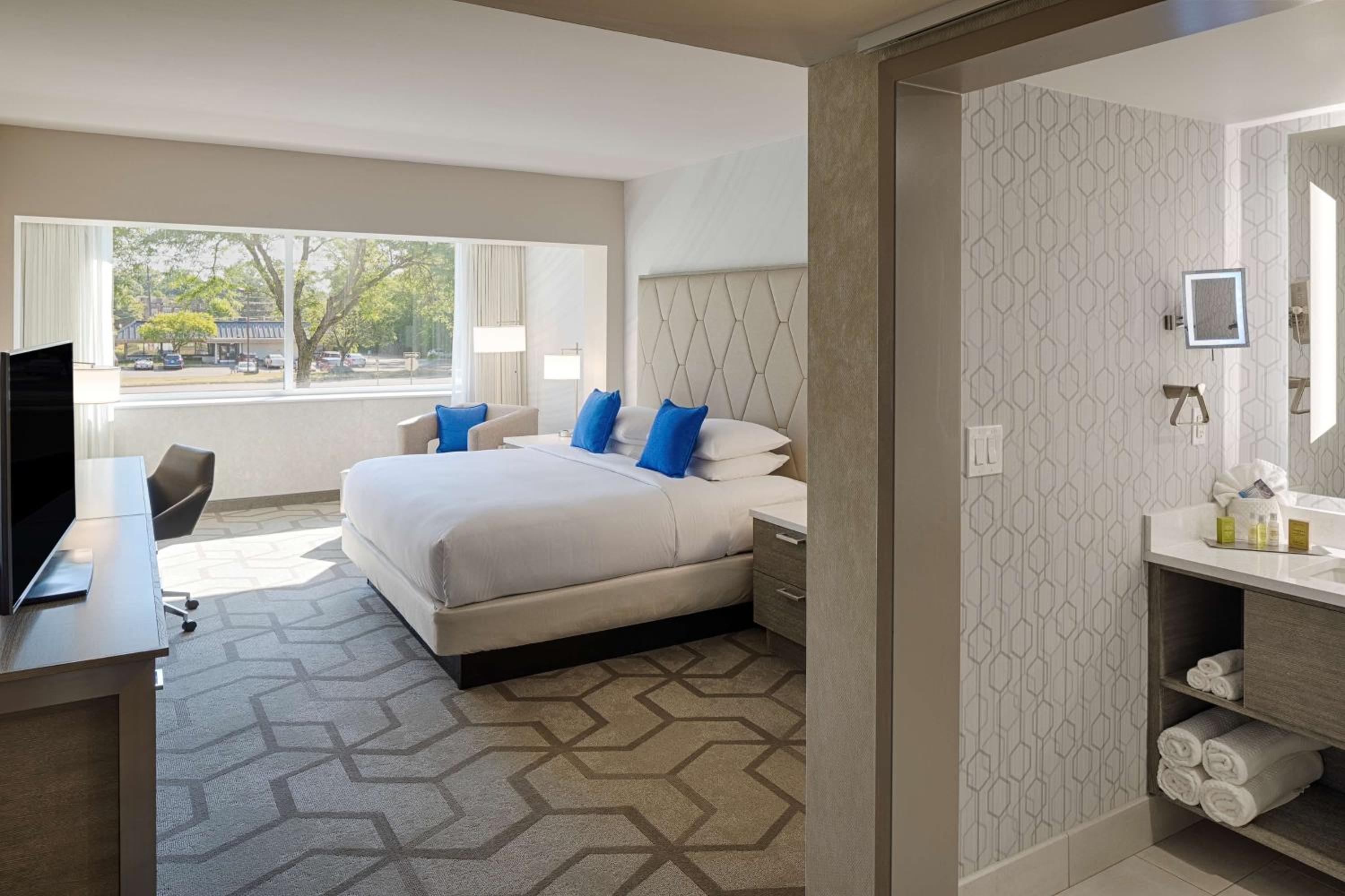 Deluxe King Room - Photo 1