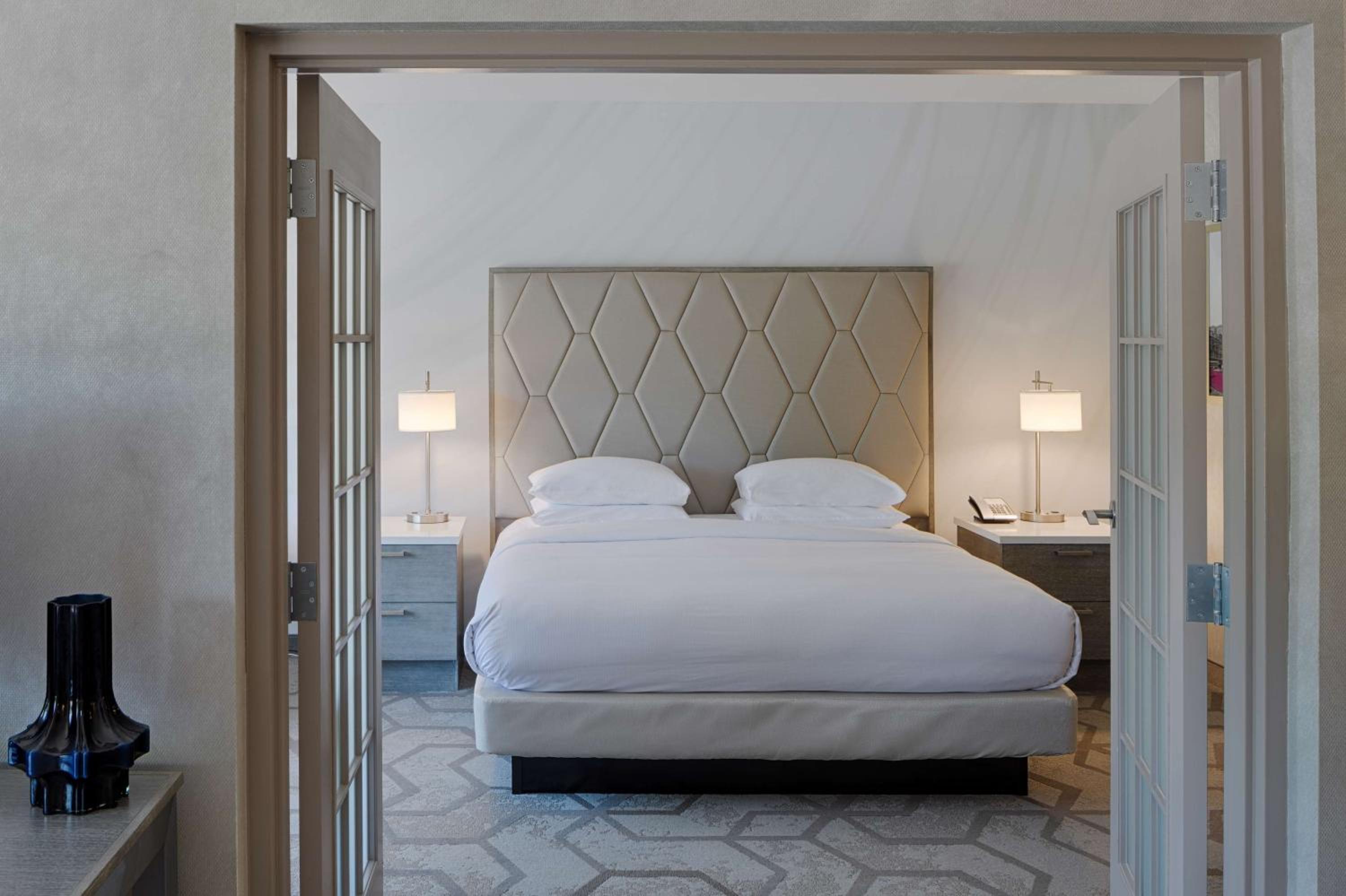 Premium King Suite - Photo 2