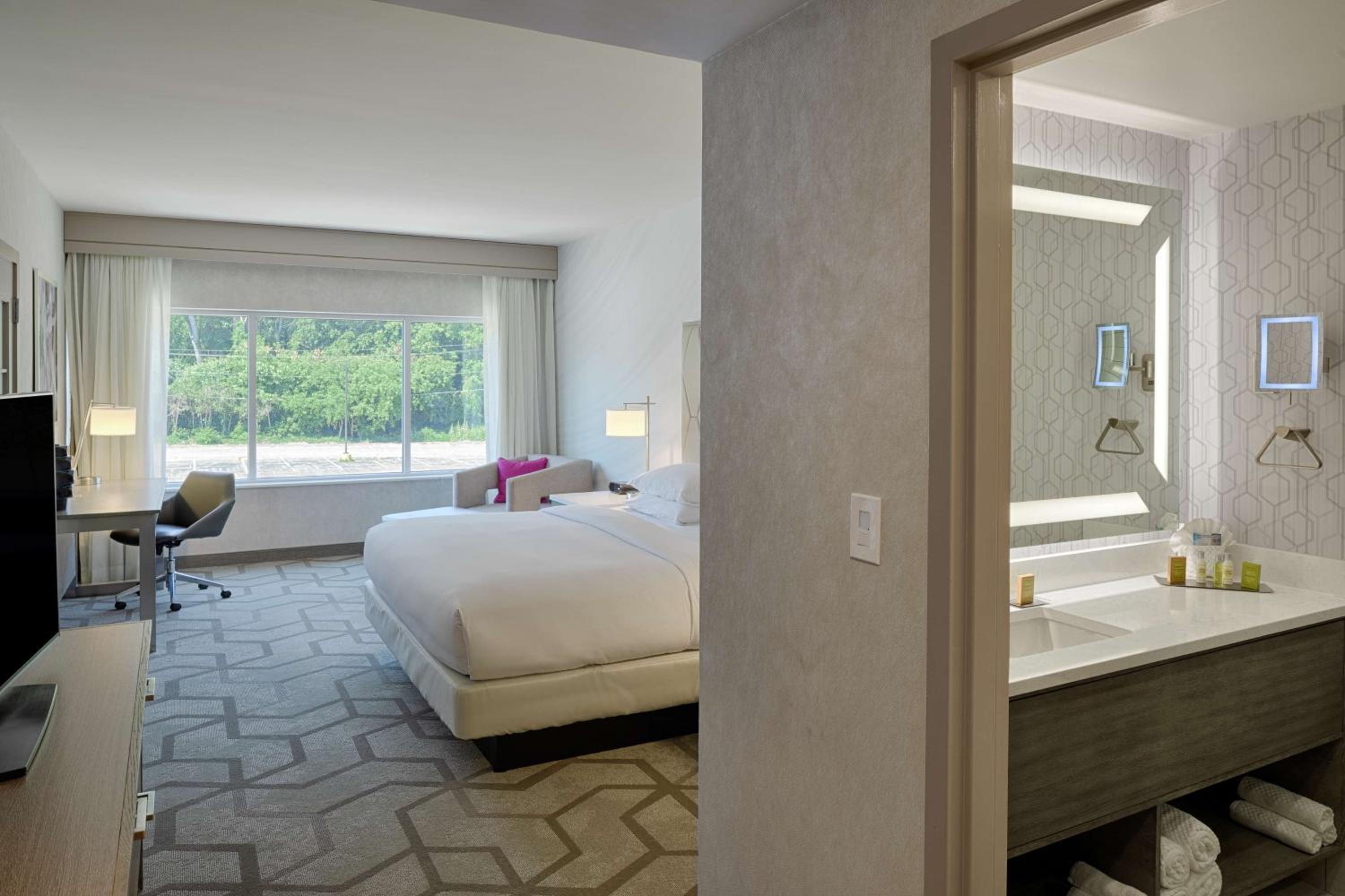 Premium King Suite - Photo 3