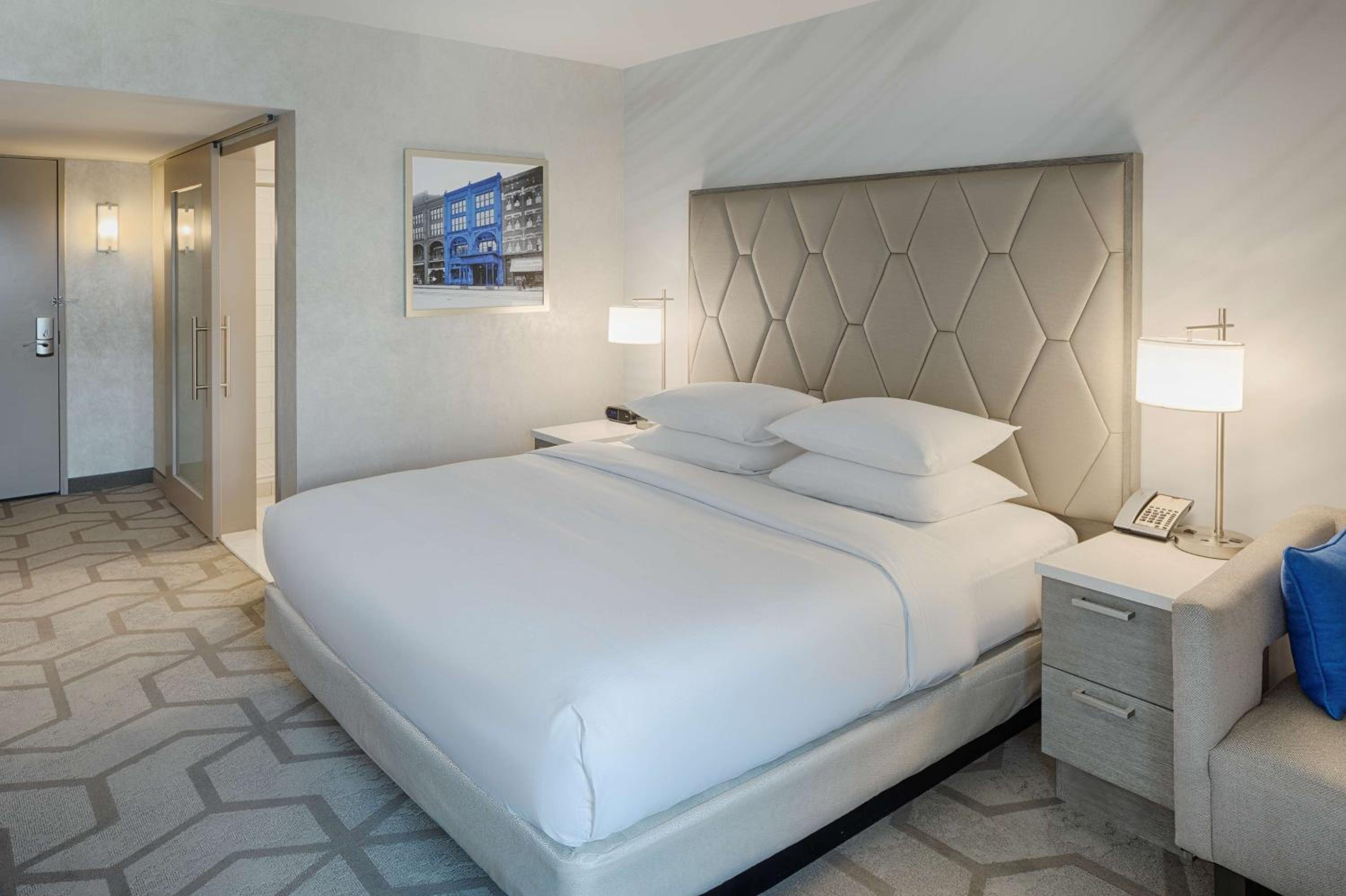 King Room with Balcony - Photo 2
