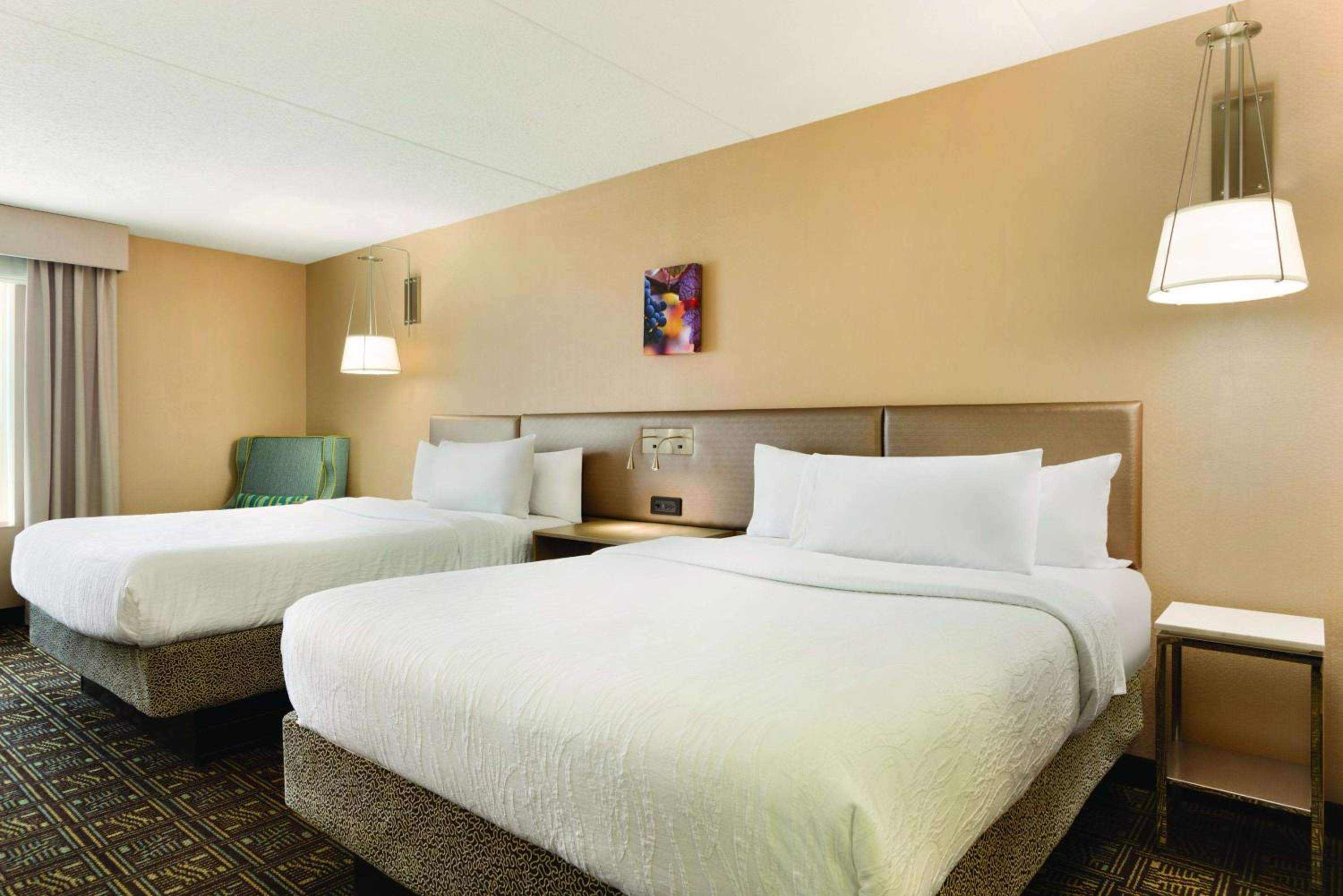 Queen Room with Two Queen Beds - Photo 2