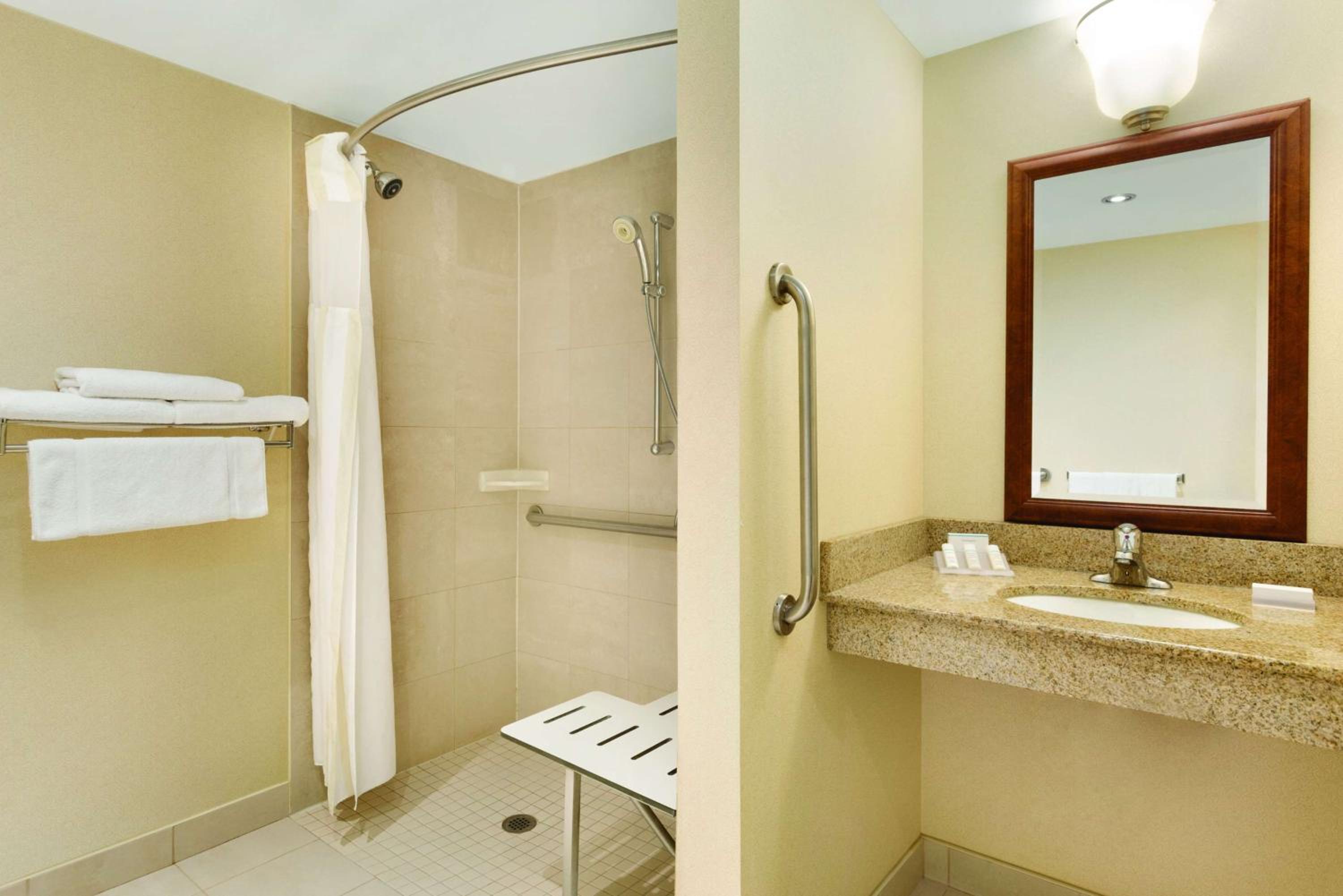 King Room - Disability Access - Photo 4