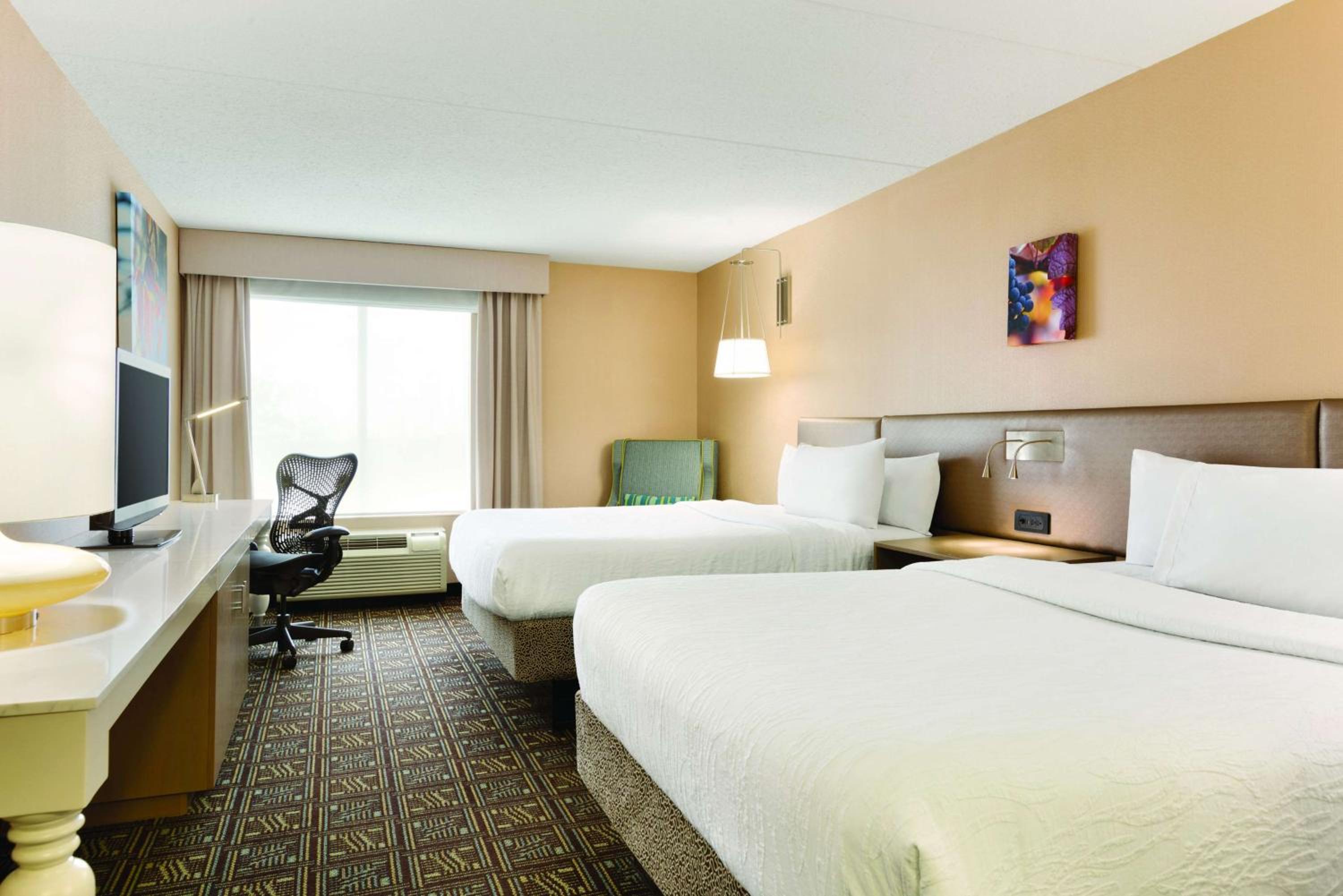 Queen Room with Two Queen Beds - Photo 3