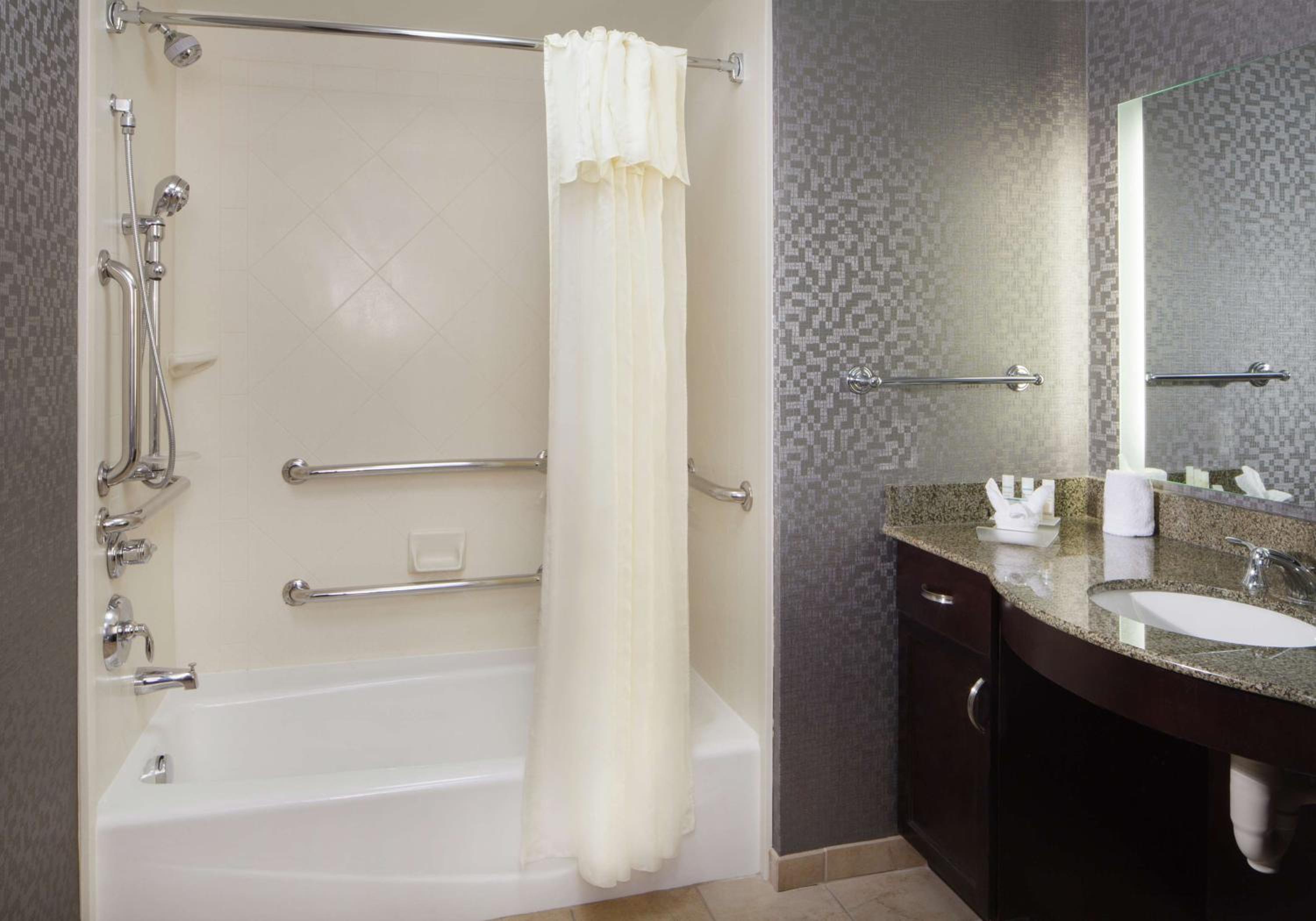 Two-Bedroom Suite with Mobility/Hearing Access - Non-Smoking - Photo 6