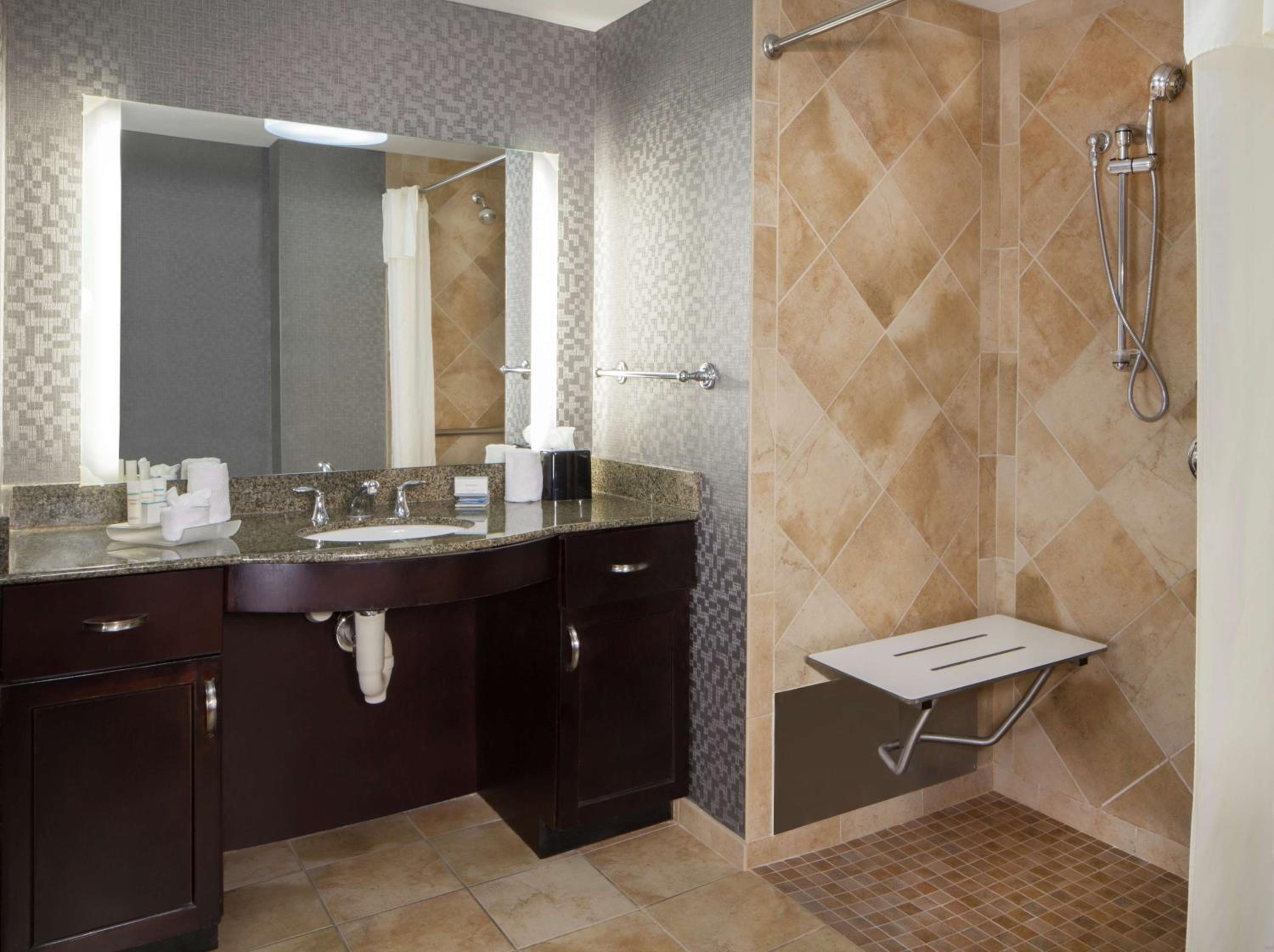 Suite with Two Queen Beds and Roll-In Shower - Mobility/Hearing Access - Photo 4