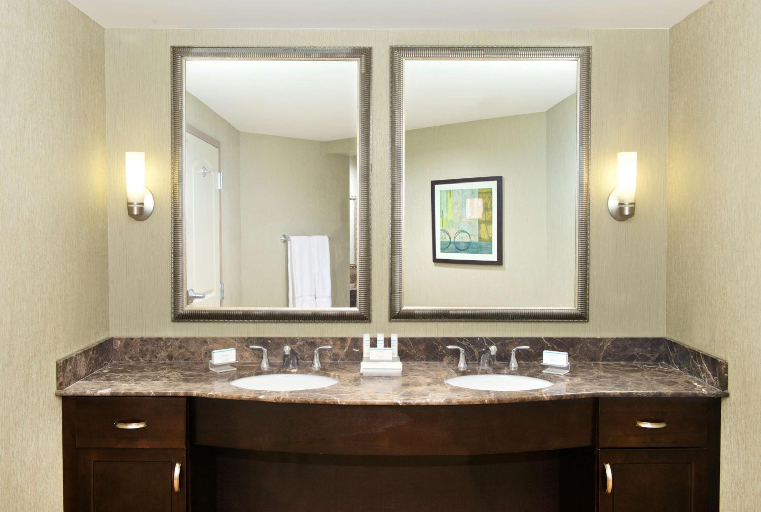 King Room - Non-Smoking - Photo 3